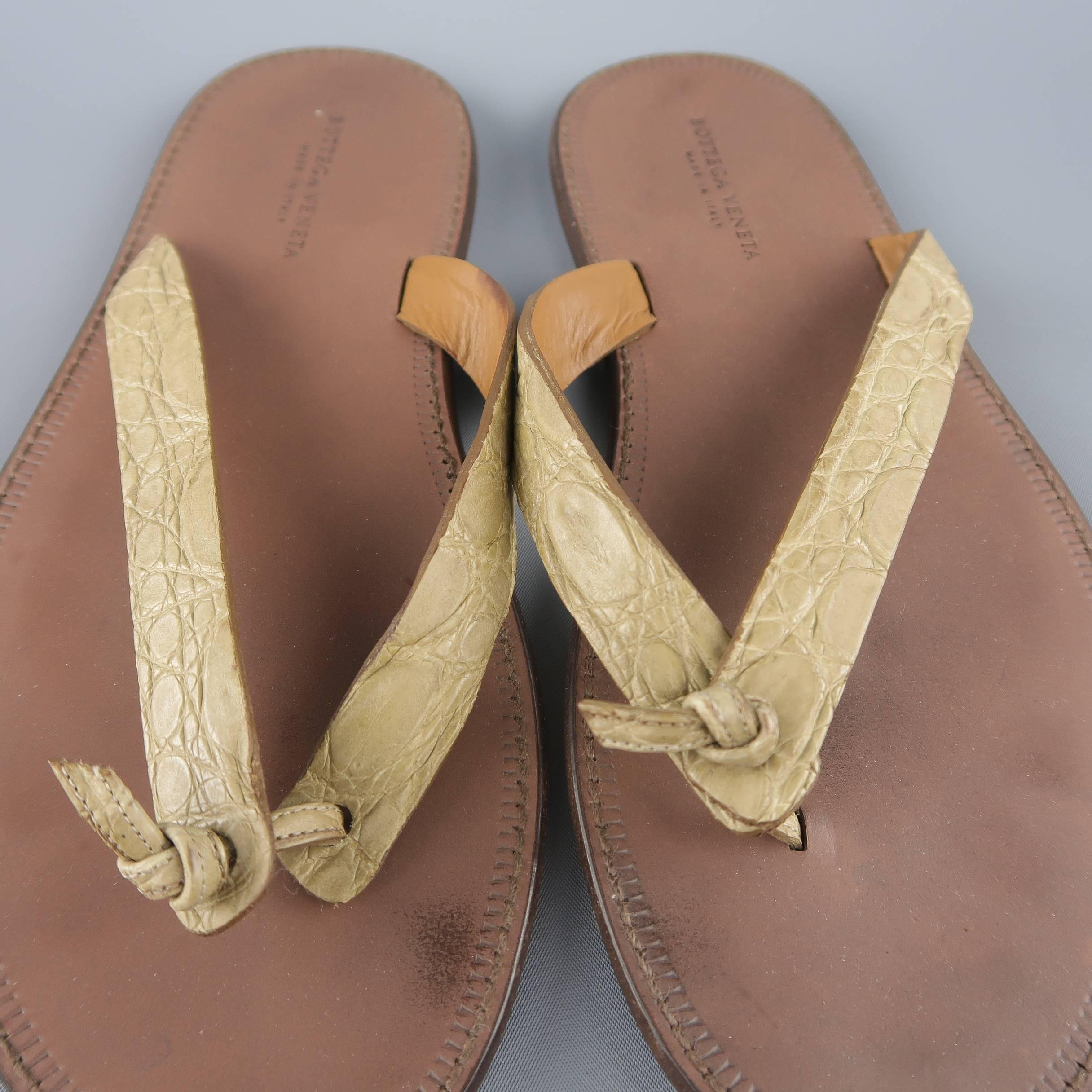 Men's BOTTEGA VENETA Size 8 Beige Alligator Textured Thong Sandals In Good Condition In San Francisco, CA