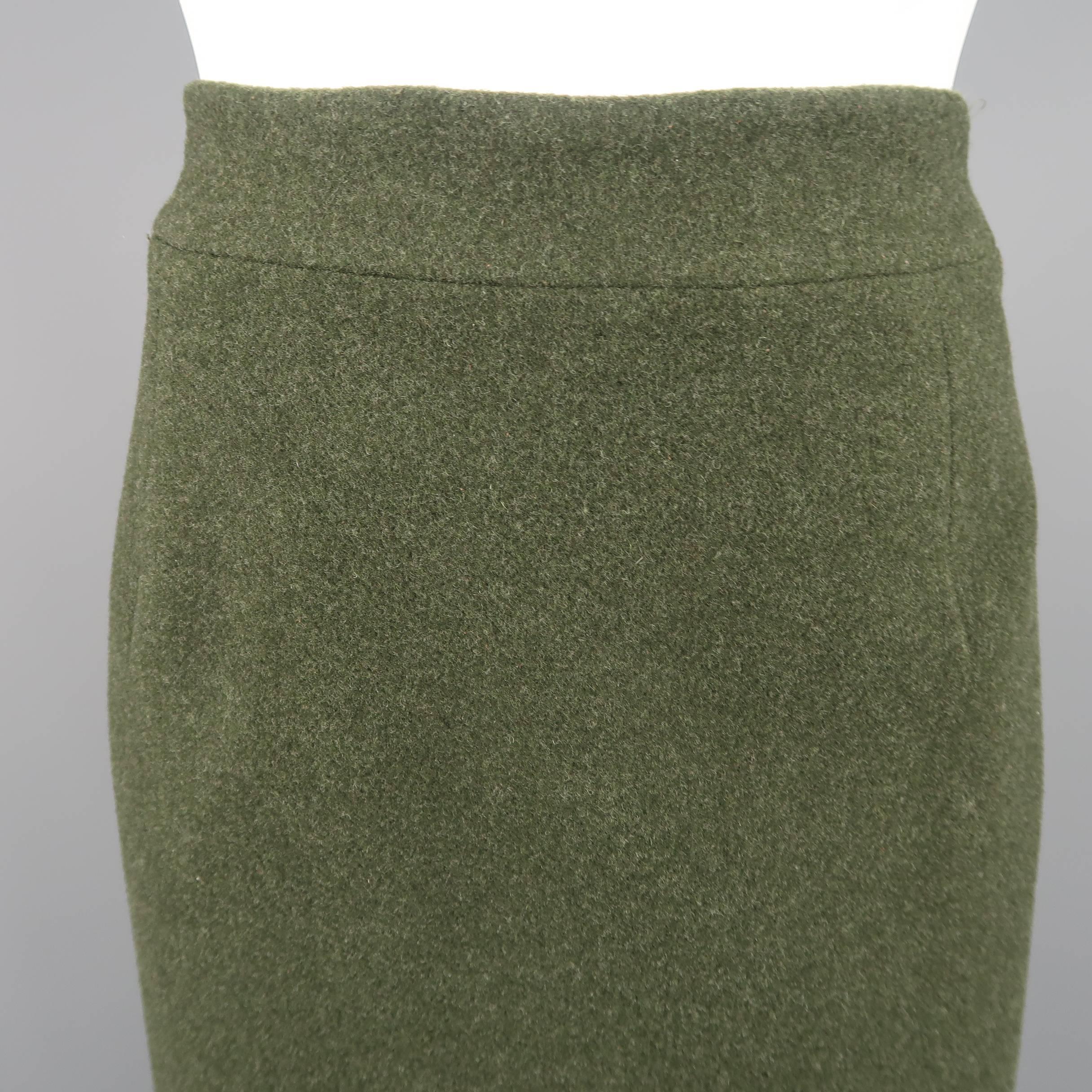 Vintage COLLECTION by RALPH LAUREN skirt comes in forest green wool cashmere blend felt with an A line shape and darted waist. Matching jacket sold separately. Made in USA.
 
Excellent Pre-Owned Condition.
Marked: 8
 
Measurements:
 
Waist: 28