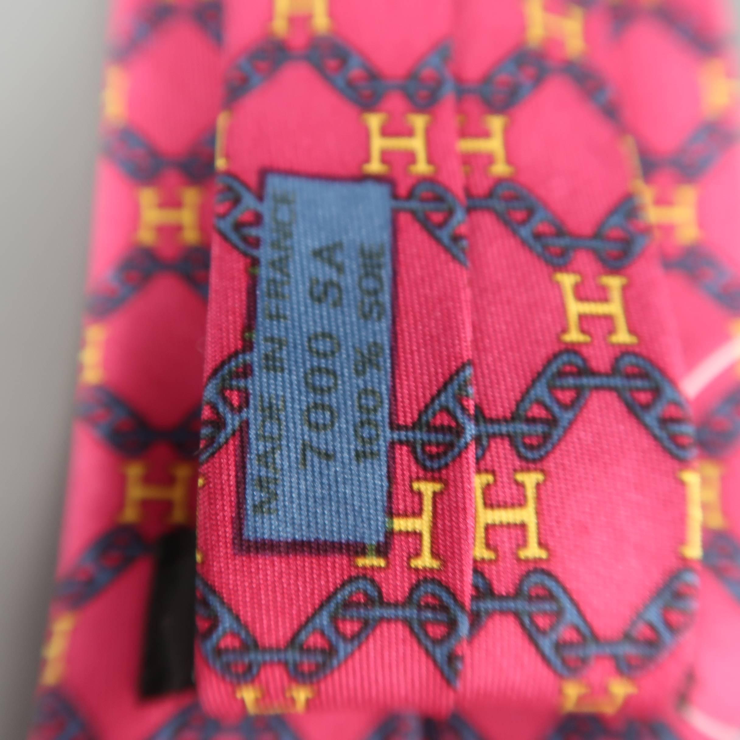 Men's HERMES Raspberry Red Navy Chain & Yellow H Print Silk Tie In Fair Condition In San Francisco, CA