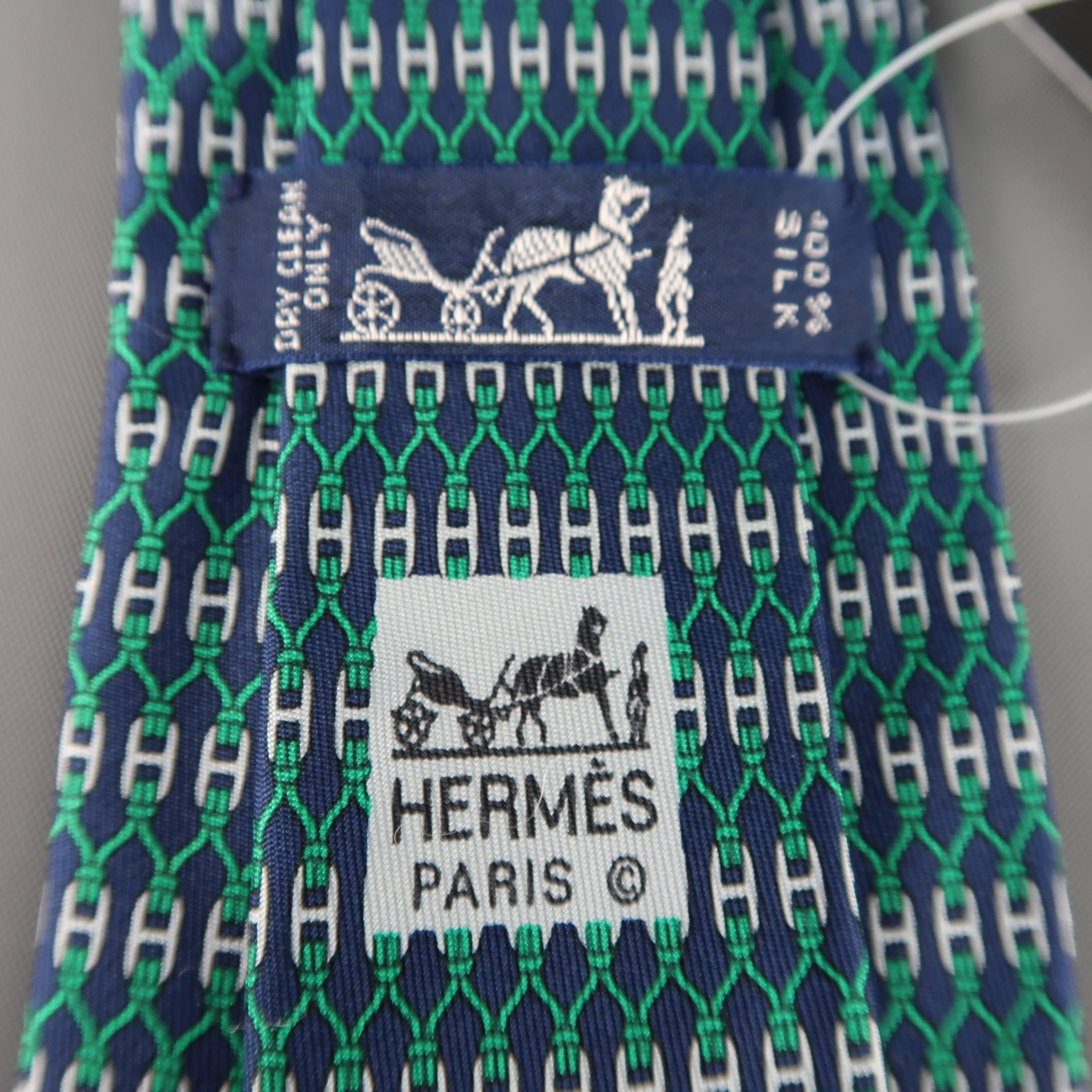 Men's HERMES Navy & Green Silver H Buckle Interlock Knot Print Silk Tie In Excellent Condition In San Francisco, CA