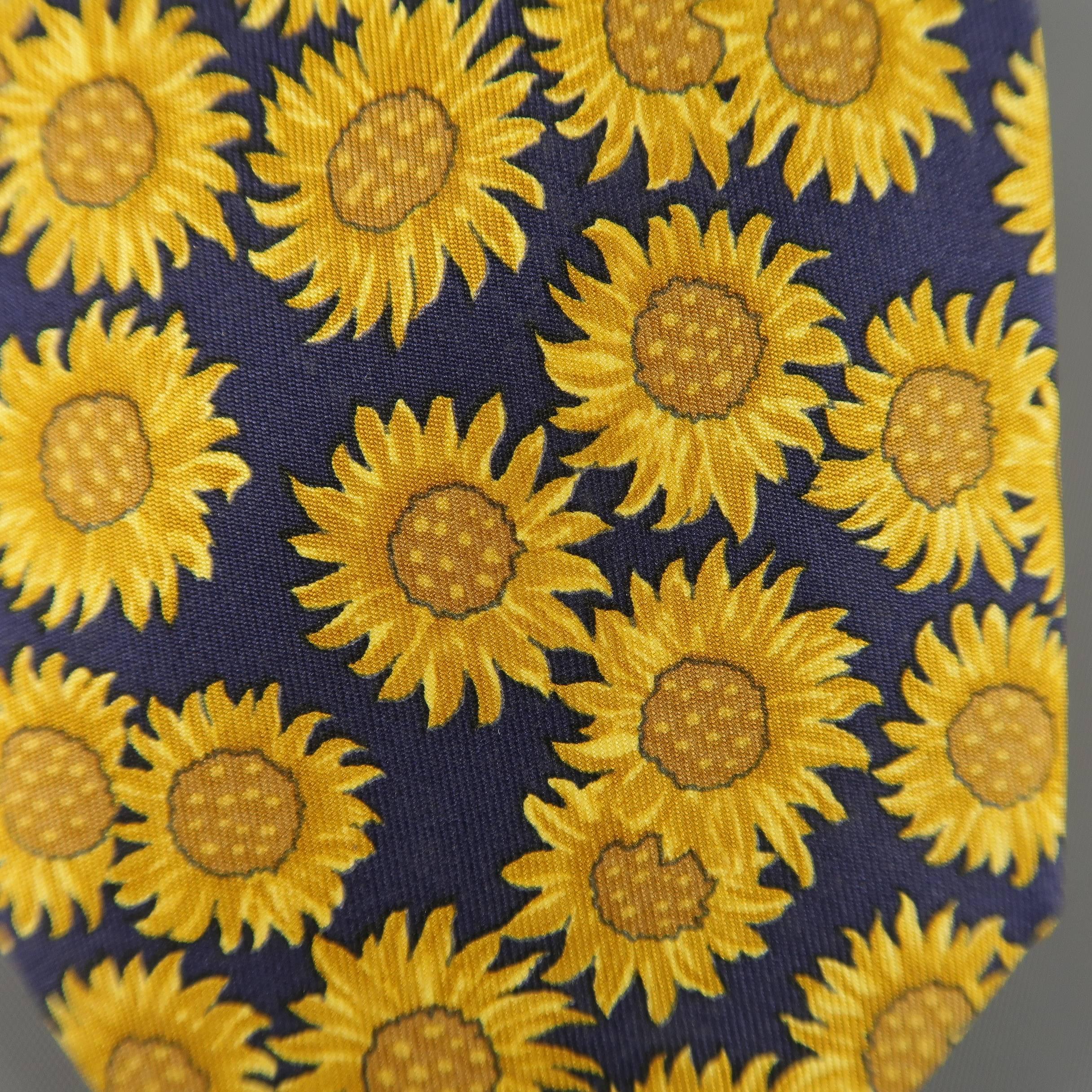 Vintage HERMES necktie comes in navy blue silk twill with all over sun flower print. Discolorations throughout. As-is. Made in France.
 
Good Pre-Owned Condition.
 
Width: 3.25 in.
