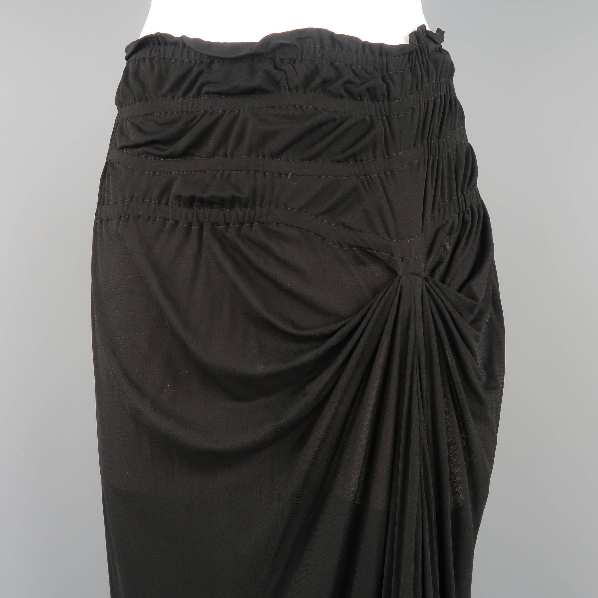 YVES SAINT LAURENT by TOM FORD midi skirt comes in soft, flowy viscose chiffon with a gathered waist, elastic ruffle gathered hem, and asymmetrical draped slit side. Look 29 of Fall Winter 2001 Collection. Made in Italy.
 
Excellent Pre-Owned