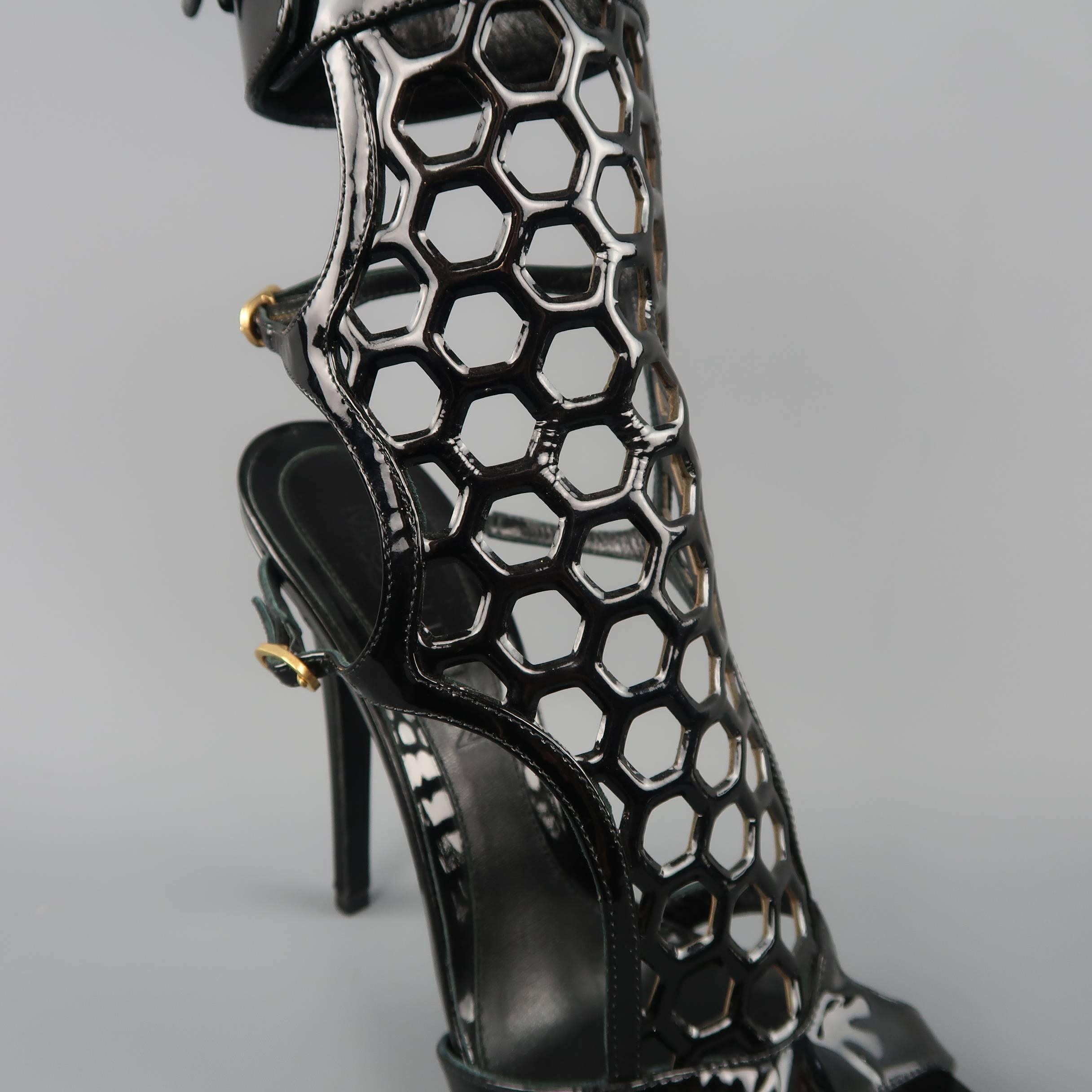 ALEXANDER MCQUEEN Size 9 Black Patent Leather Honeycomb Cutout Sandals In Excellent Condition In San Francisco, CA