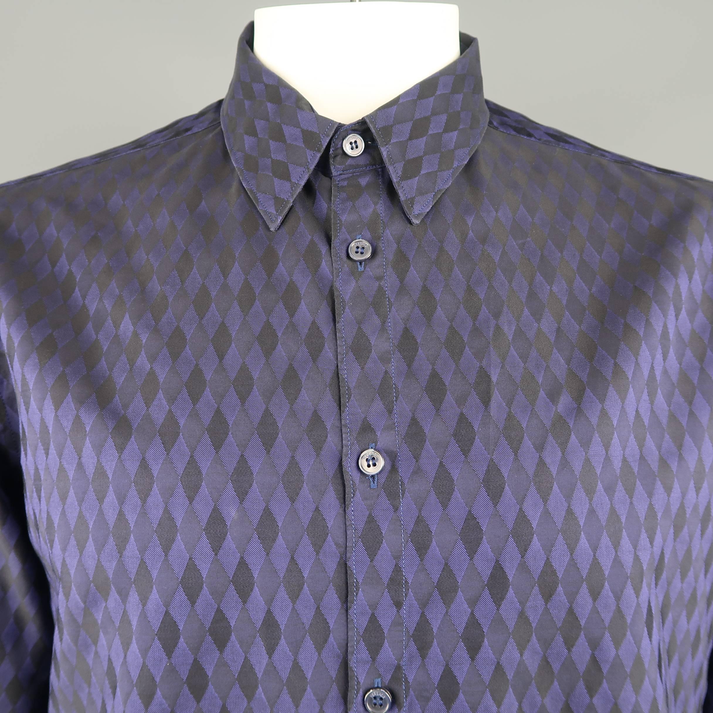 Versace dress shirt comes in indigo purple cotton with a pointed collar and all over Harlequin diamond checkered pattern. Made in Italy.
 
Excellent Pre-Owned Condition.
Marked: 42 / 16.5
 
Measurements:
 
Shoulder: 19 in.
Chest 48 in.
Sleeve: 28