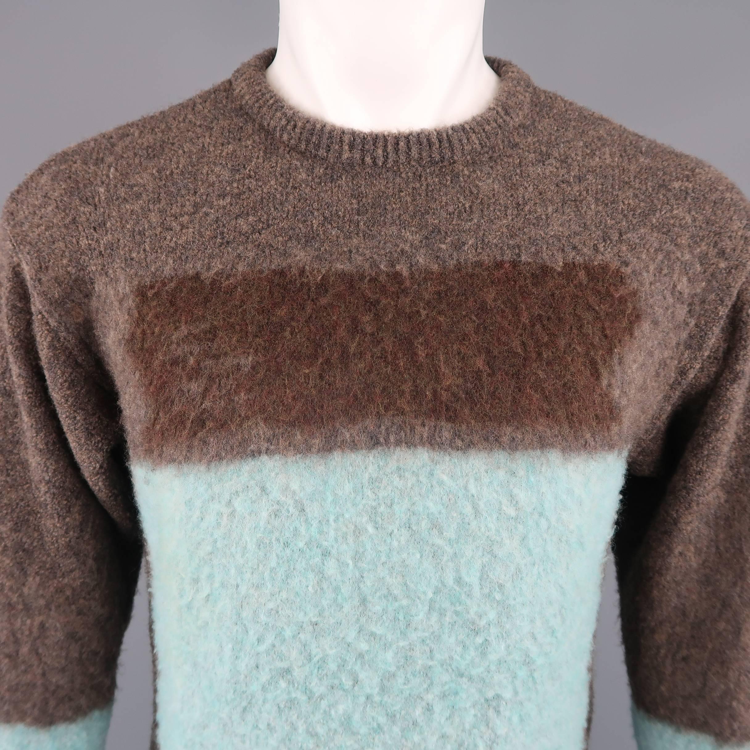 Vintage 1990's Gianni Versace pullover sweater comes in heathered taupe textured wool blend knit with a crew neck and black and aqua blue color block pattern. Made in Italy.
 
Good Pre-Owned Condition.
Marked: IT 48
 
Measurements:
 
Shoulder: 19