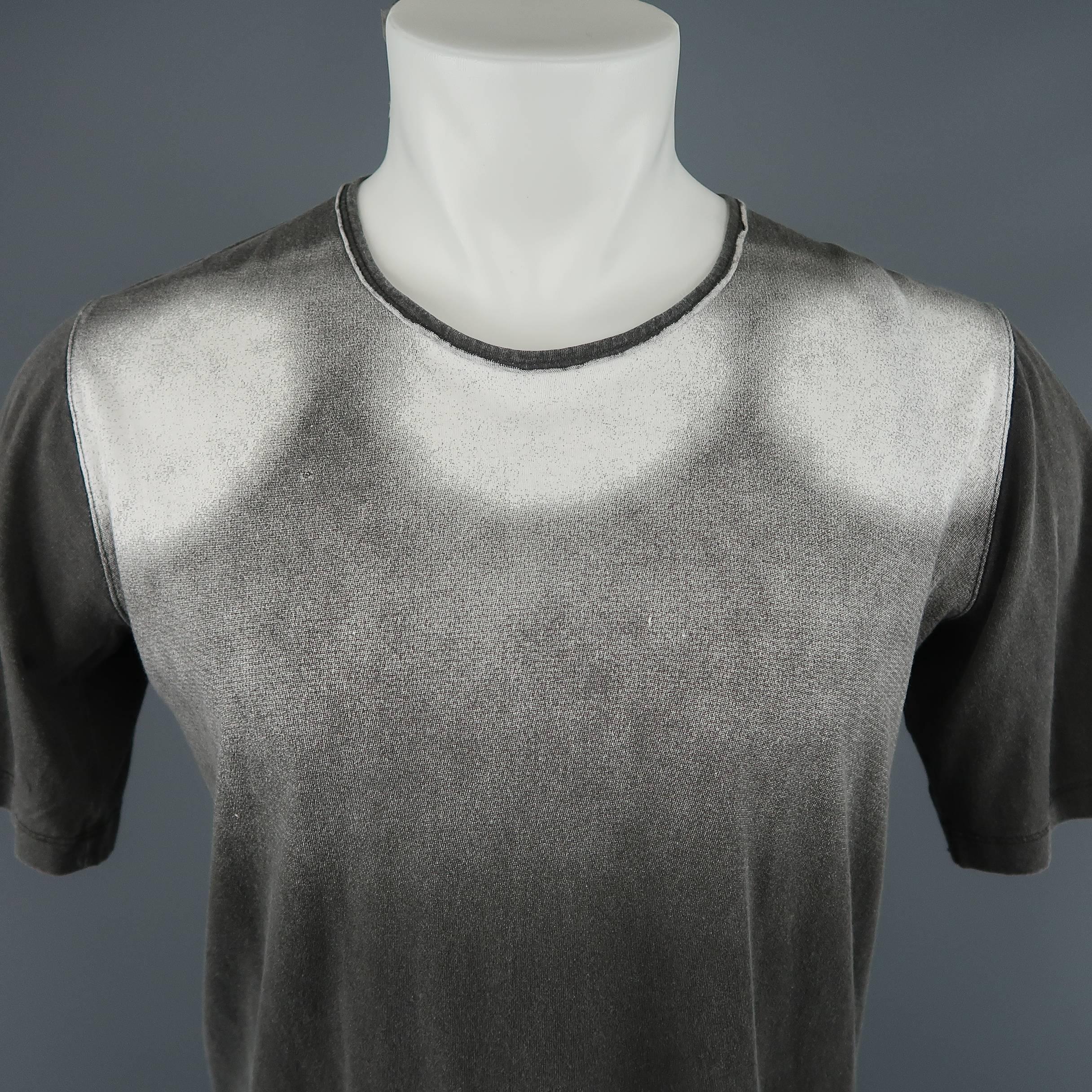 DRKSHDW by Rick Owens tee shirt comes in gray ombre graphic cotton jersey with light Heather gray liner.
 
Good Pre-Owned Condition.
Marked: (no size)
 
Measurements:
 
Shoulder: 17 in.
Chest: 42 in.
Sleeve: 10 in.
Length: 31 in.
