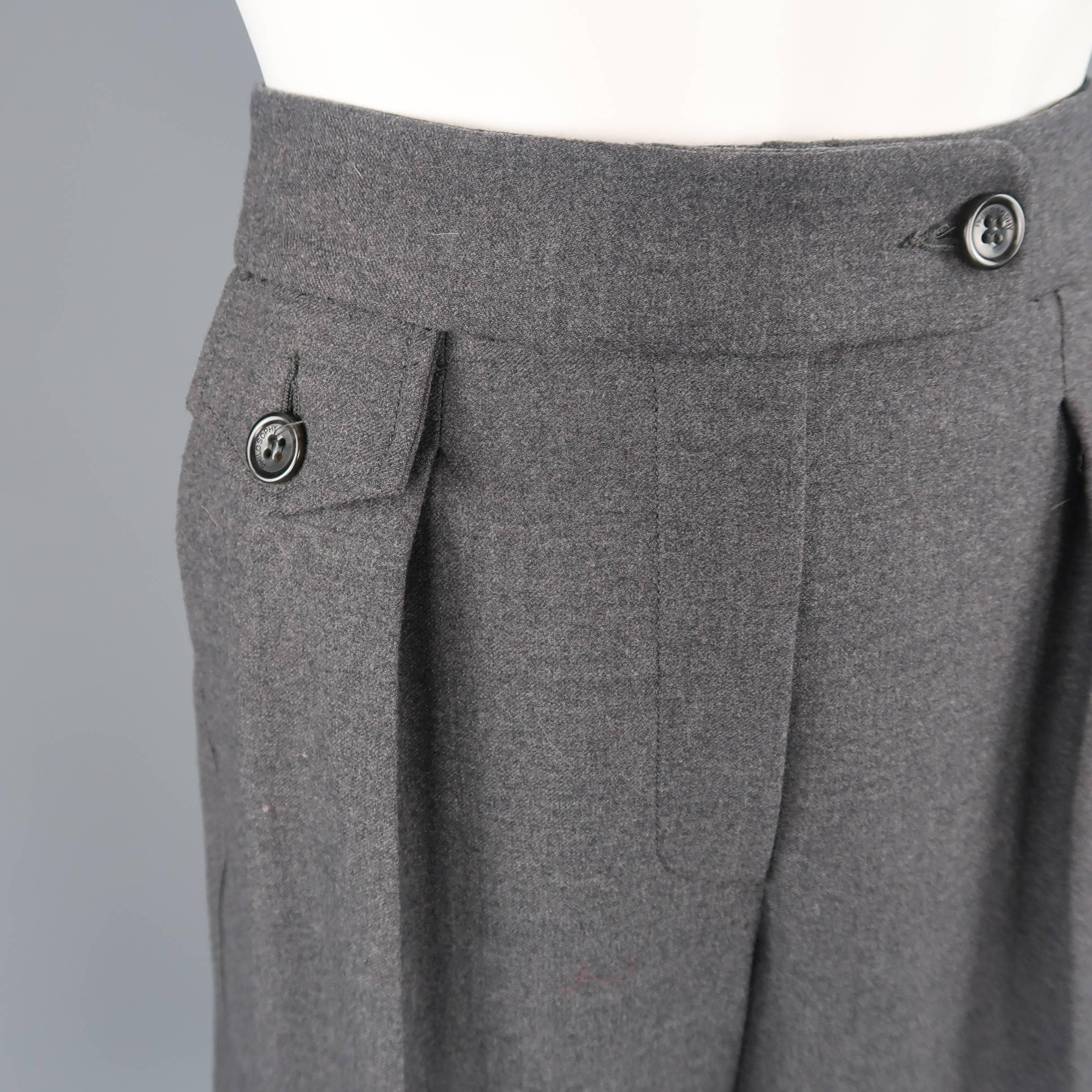 Philosophy di Alberta Ferretti Bermuda shorts come in dark gray wool with a pleated front, flap pocket, and cuffed hem. Made in Italy.
 
Excellent Pre-Owned Condition.
Marked: 4
 
Measurements:
 
Waist: 30 in.
Rise: 11 in.
Inseam: 8 in.
