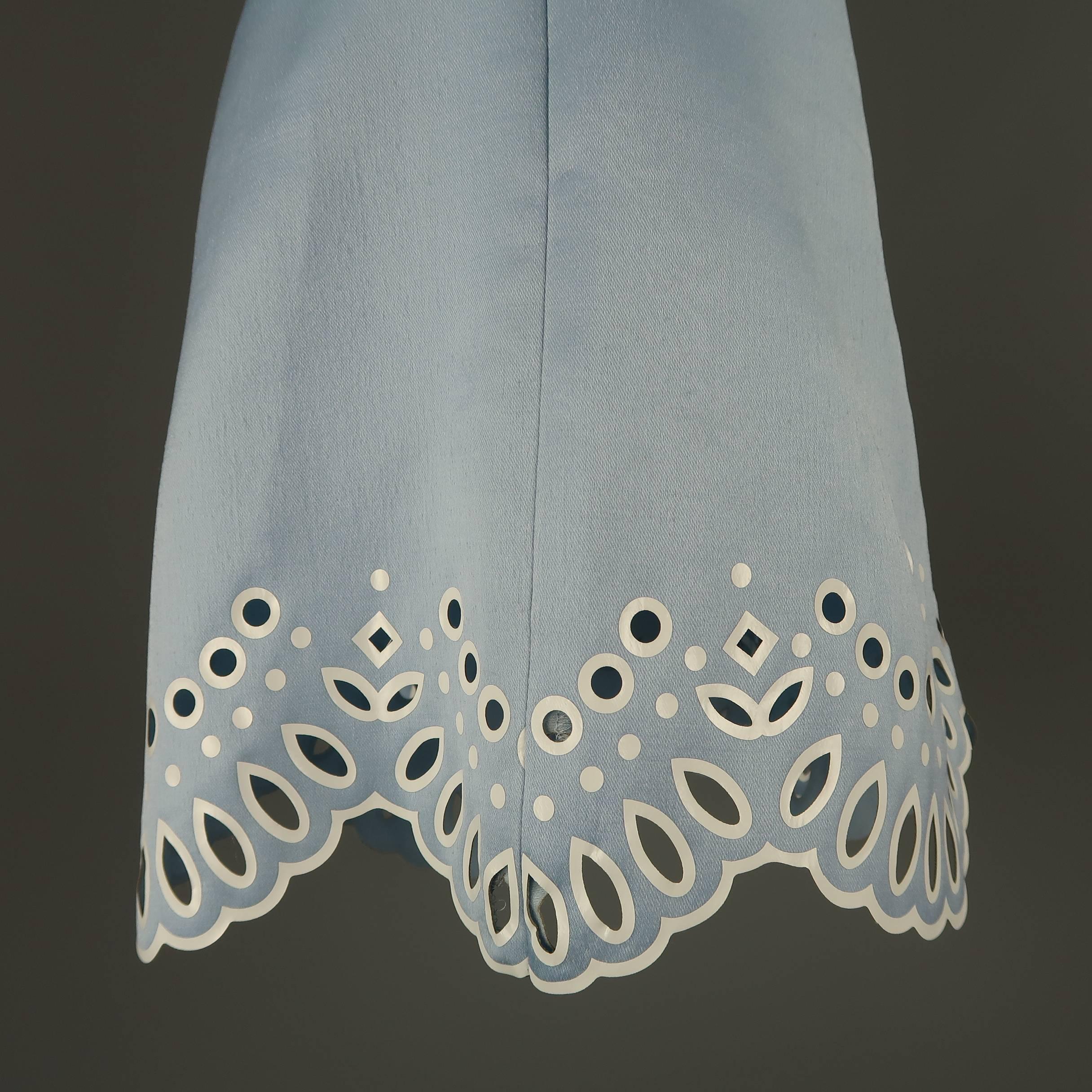 Oscar De La Renta Light Blue Silk Wool Cutout Scalloped Shorts In Good Condition In San Francisco, CA