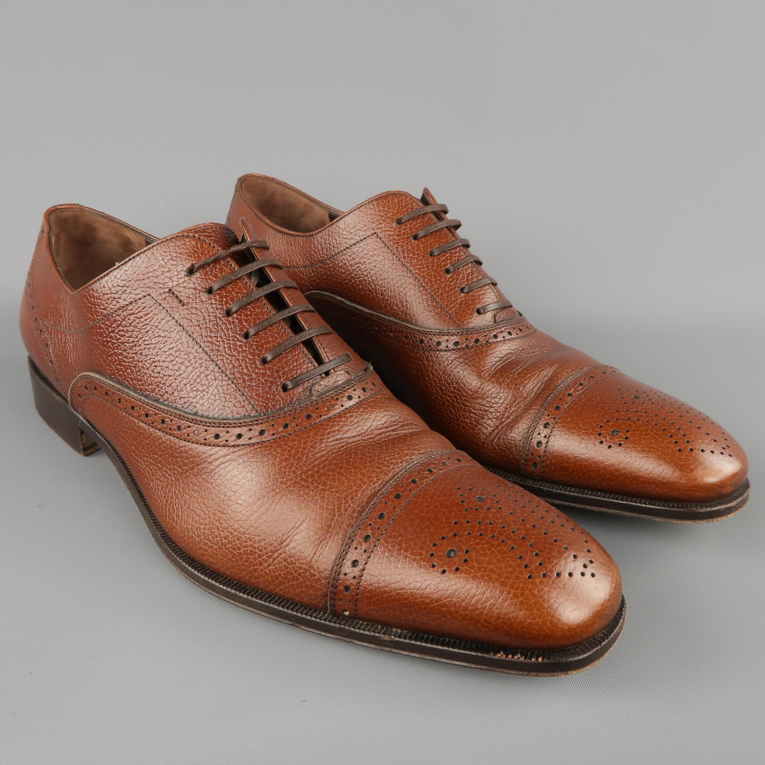SALVATORE FERRAGAMO dress shoes come in tan textured leather with a wingtip cap toe and brogueing. Made in Italy.
 
Excellent Pre-Owned Condition.
Marked:UK 11
 
Outsole: 12.5 in x 4 in.