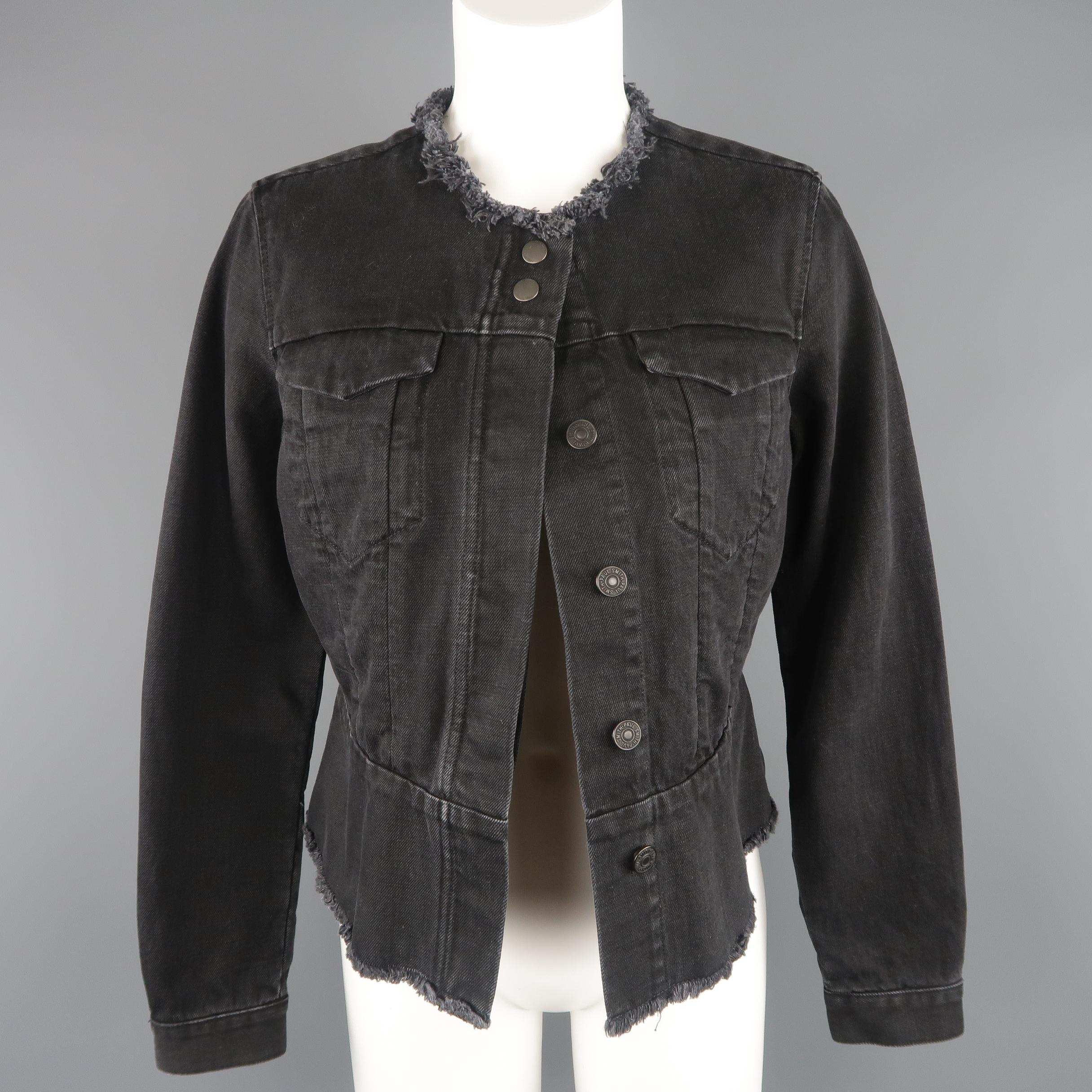 PAUL SMITH trucker jacket comes in washed black denim with a frayed hem, hidden placket front, breast pockets, and detachable shearling collar. Made in Italy.
 
Excellent Pre-Owned Condition.
Marked: S
 
Measurements:
 
Shoulder: 15 in.
Bust: 16