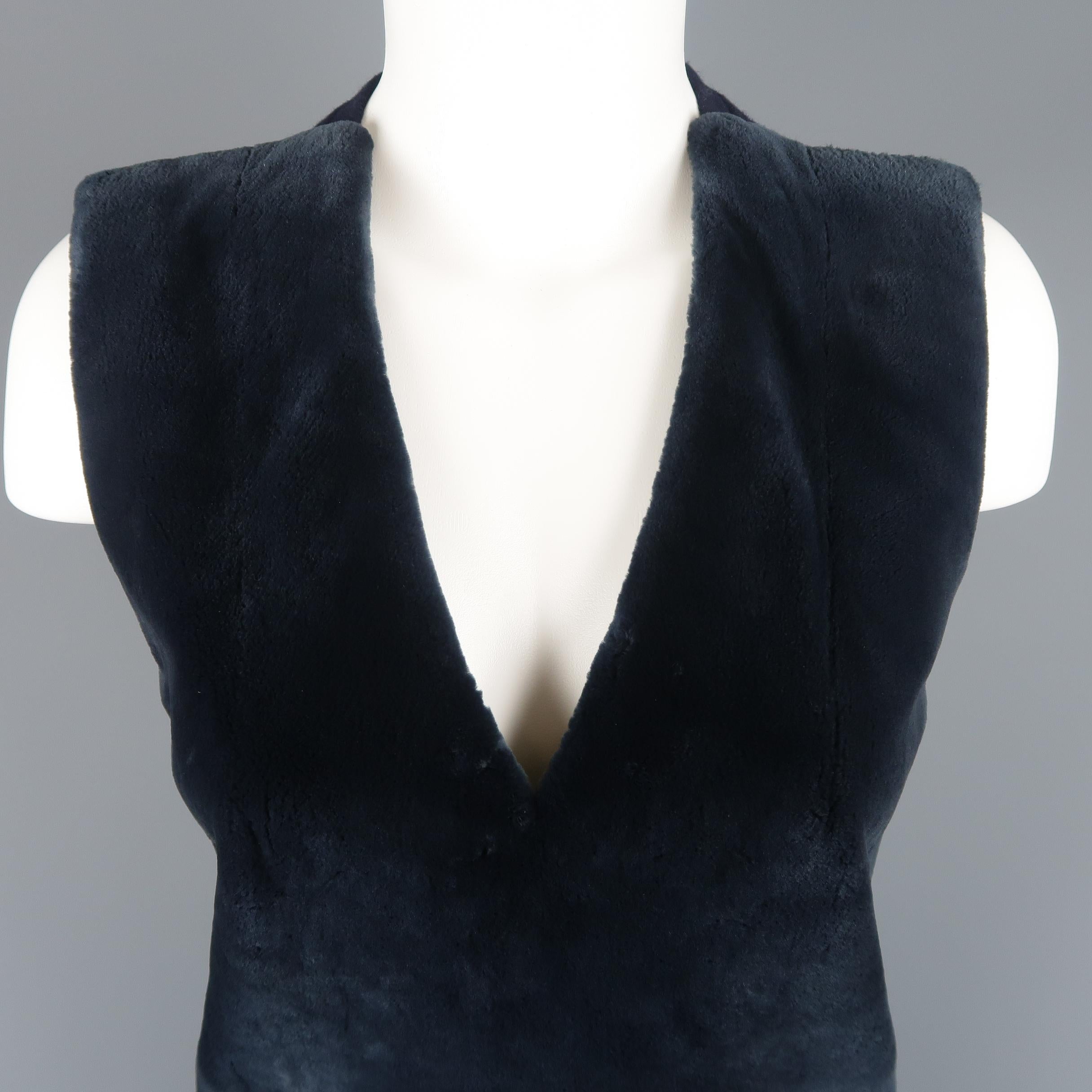 REED KRAKOFF vest comes in navy blue wool knit with a V neck beaver fur frontal panel. Made in USA.
 
Good Pre-Owned Condition.
Marked: 4
 
Measurements:
 
Shoulder: 14 in.
Bust: 34 in.
Length: 24 in.