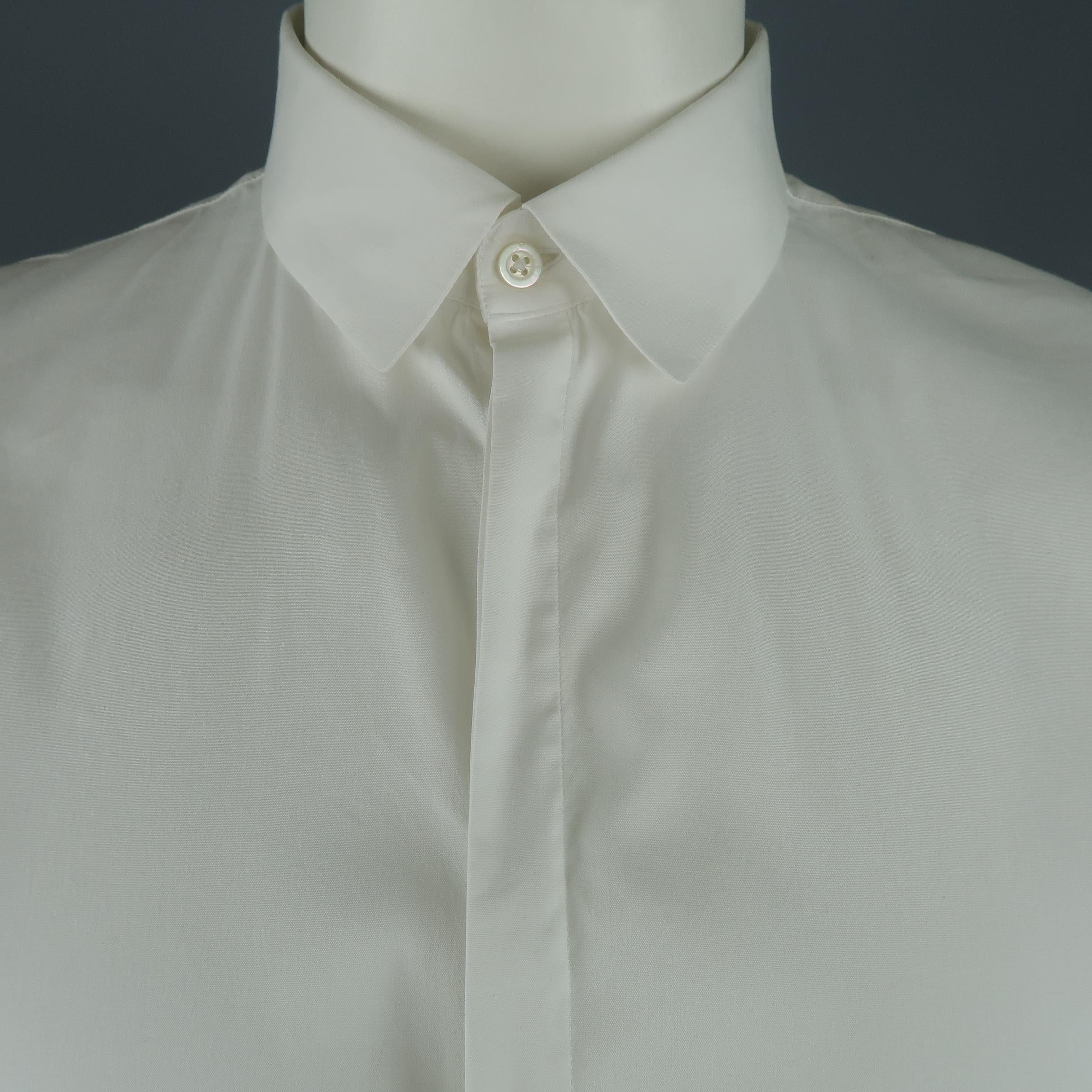 JIL SANDER shirt come sin white stretch cotton with a skinny collar, hidden placket button front, and cropped sleeves. Made in Italy.
 
Excellent Pre-Owned Condition.
Marked: 42 / 16 1/2
 
Measurements:
 
Shoulder: 18.5 in.
Chest: 46 in.
Sleeve: 16
