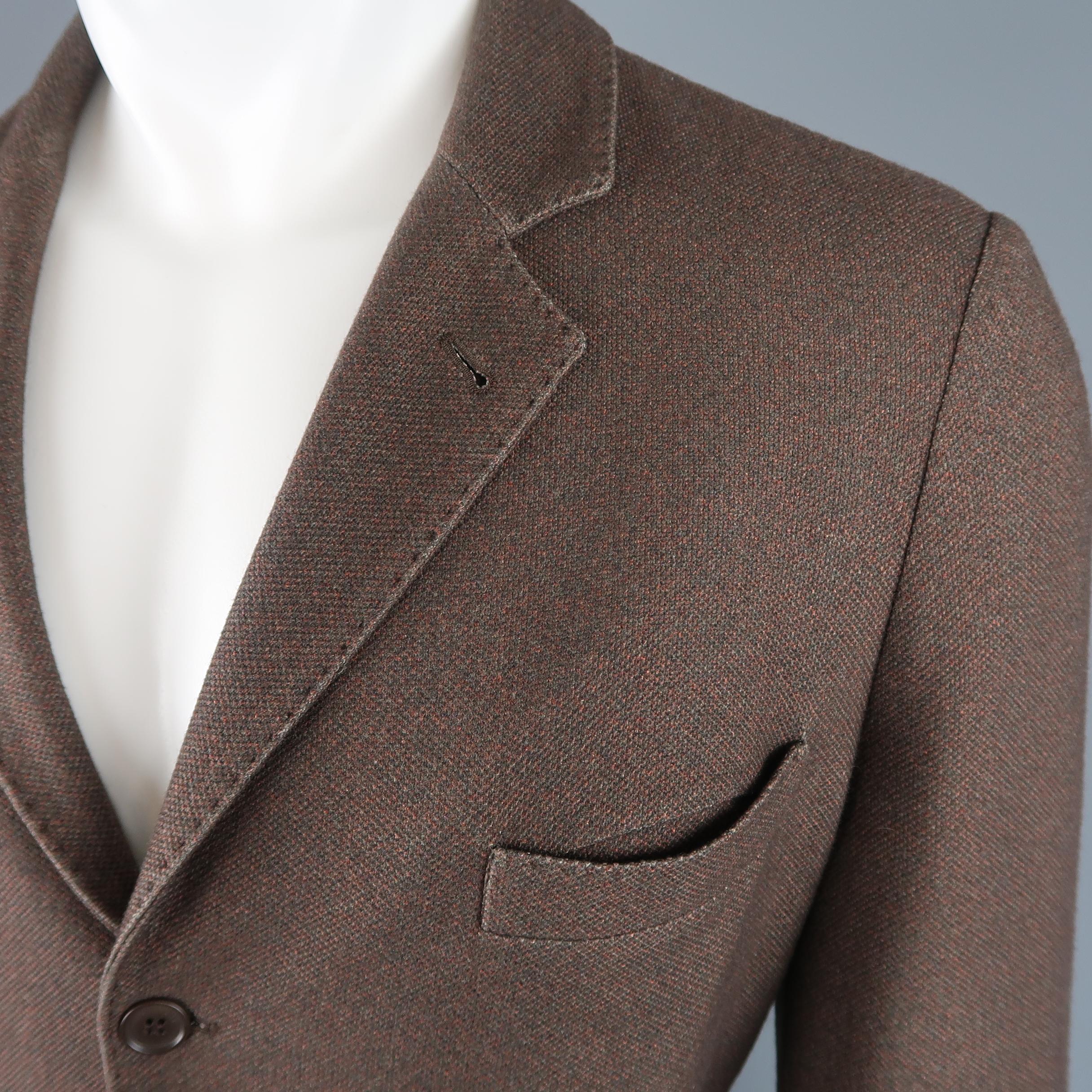 LORO PIANA soft shoulder, single breasted  sport coat comes in heather textured silk cashmere knit with a notch lapel, three button front, suede elbow pads, functional button cuffs, and patch pockets. Made in Italy.
 
Good Pre-Owned