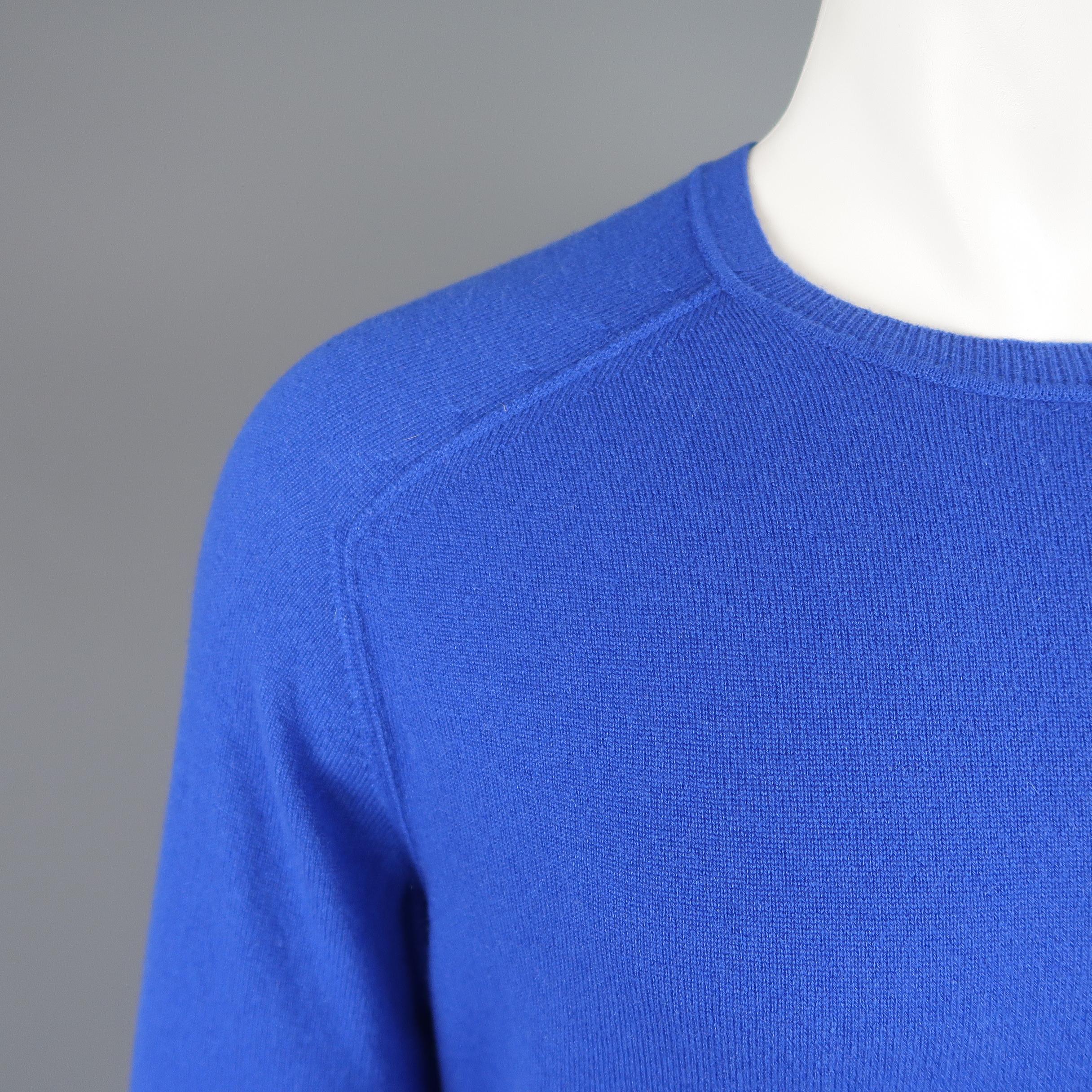 LORO PIANA pullover sweater comes in royal blue cashmere knit with a crewneck and elbow patches. Made in Italy.
 
Excellent Pre-Owned Condition.
Marked: IT 50
 
Measurements:
 
Shoulder: 17 in.
Chest: 42 in.
Sleeve: 29 in.
Length: 26 in.