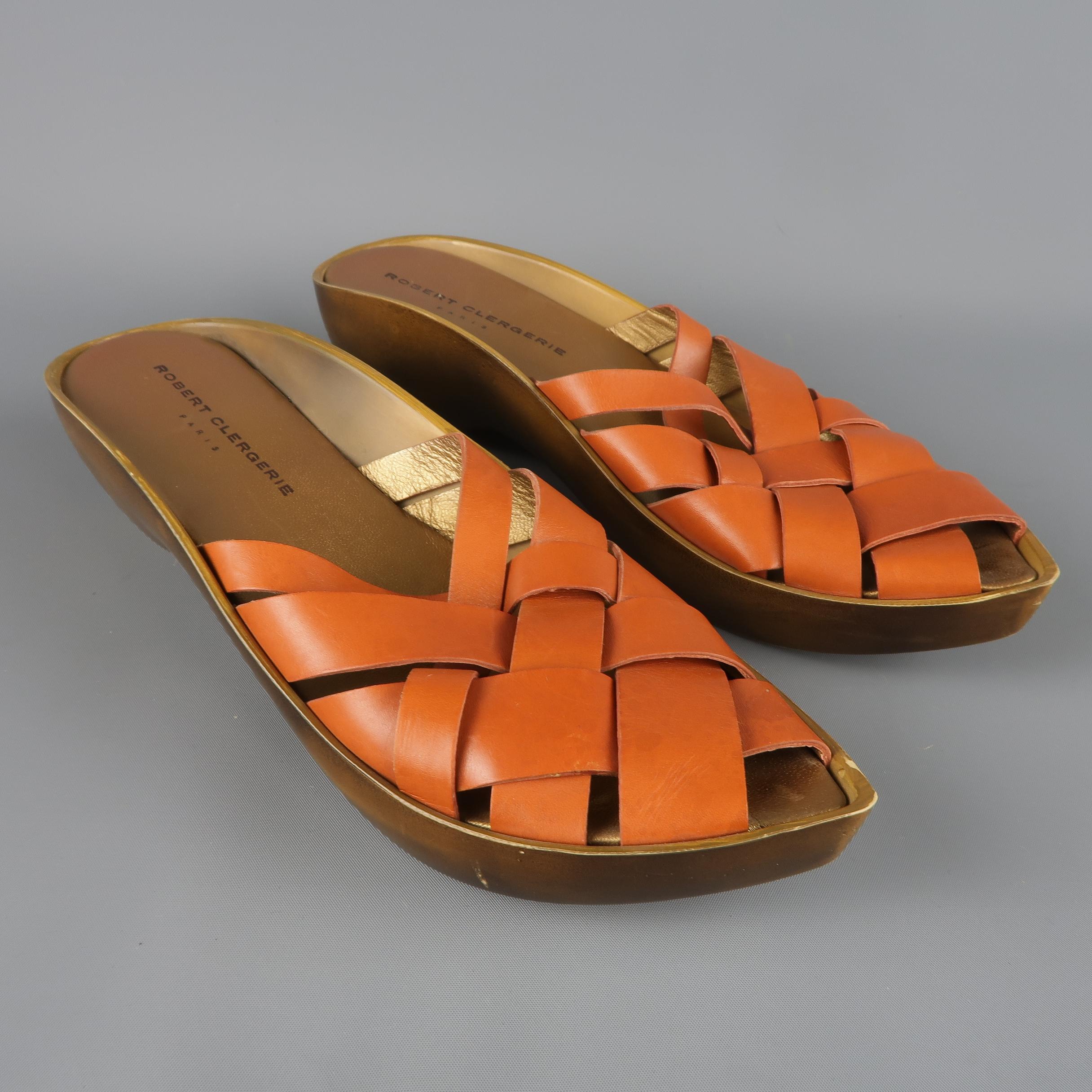 ROBERT CLERGERIE clog sandals feature a metallic clog style platform sole with tan woven pointed toe. Wear throughout. Made in France.
 
Good Pre-Owned Condition.
Marked: 10