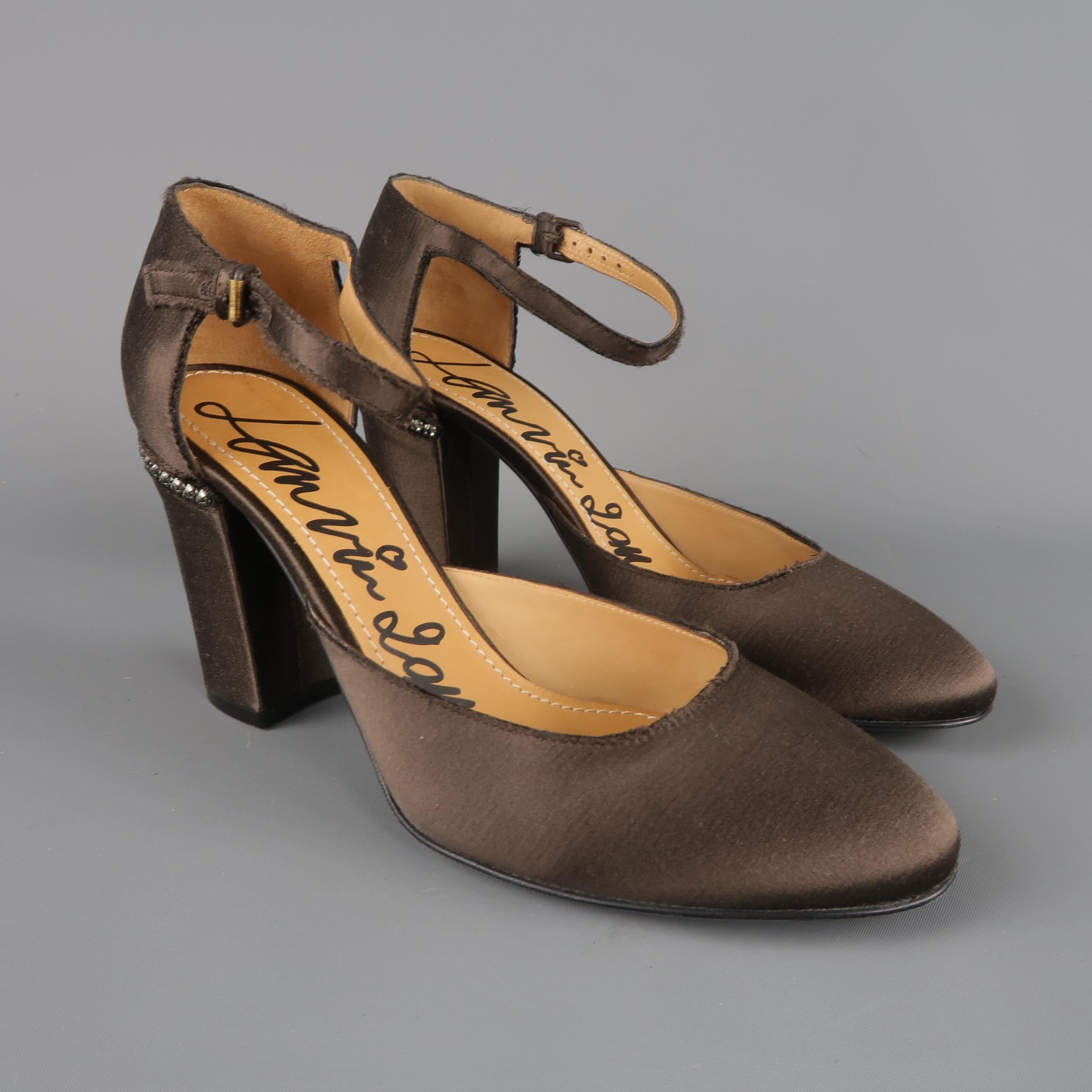 LANVIN pumps come in taupe silk with a frayed edge. round toe, ankle strap, and chunky covered heel with rhinestone embellishment. With box. Made in Italy.
 
Good Pre-Owned Condition.
Marked: IT 38.5
 
Measurements:
 
Heel: 3.25 in.