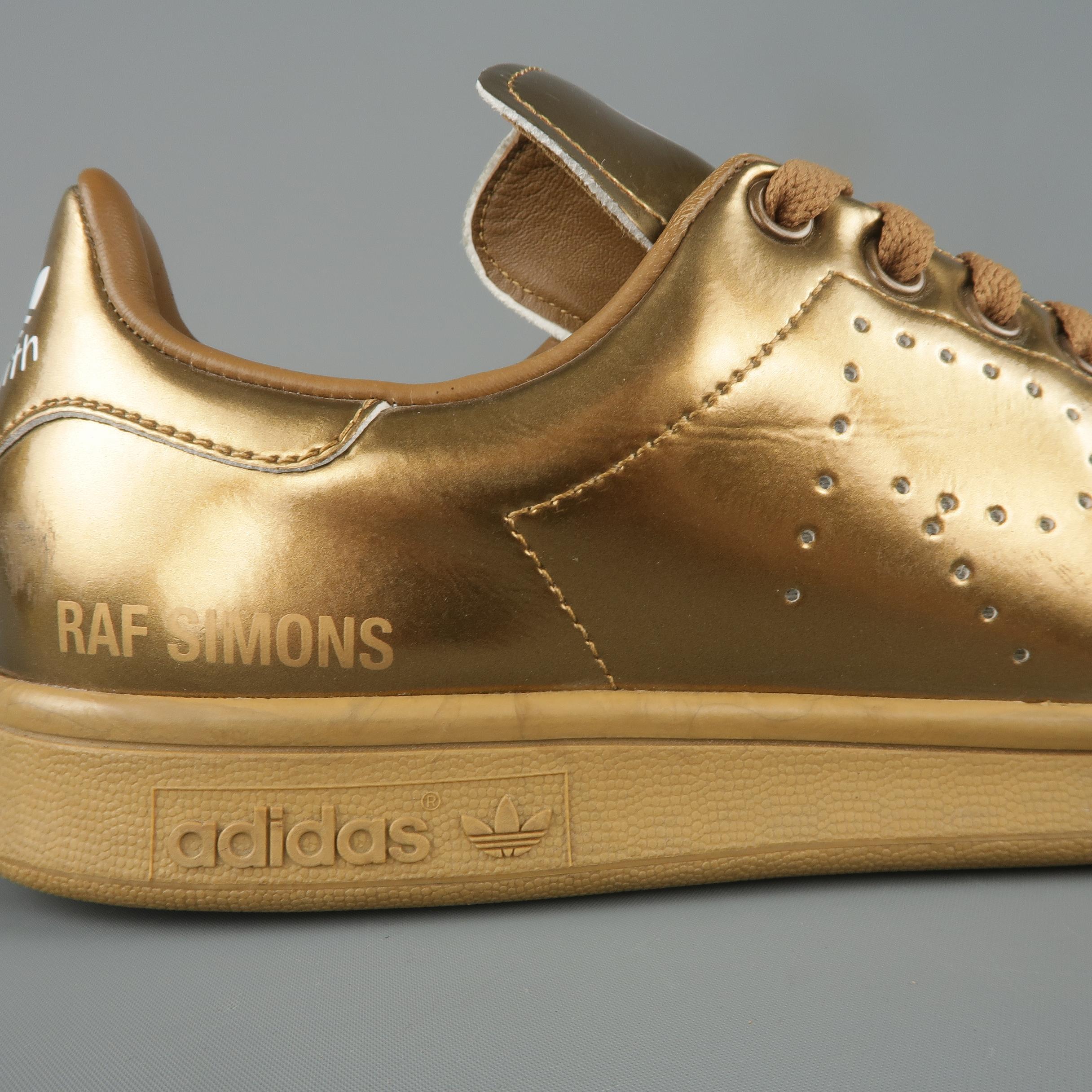 RAF SIMONS for ADIDAS Stan Smith low top sneakers come in metallic copper leather with perforated R, stamped tongue, and rubber sole. With Box.
 
Excellent Pre-Owned Condition.
Marked: US 8.5
