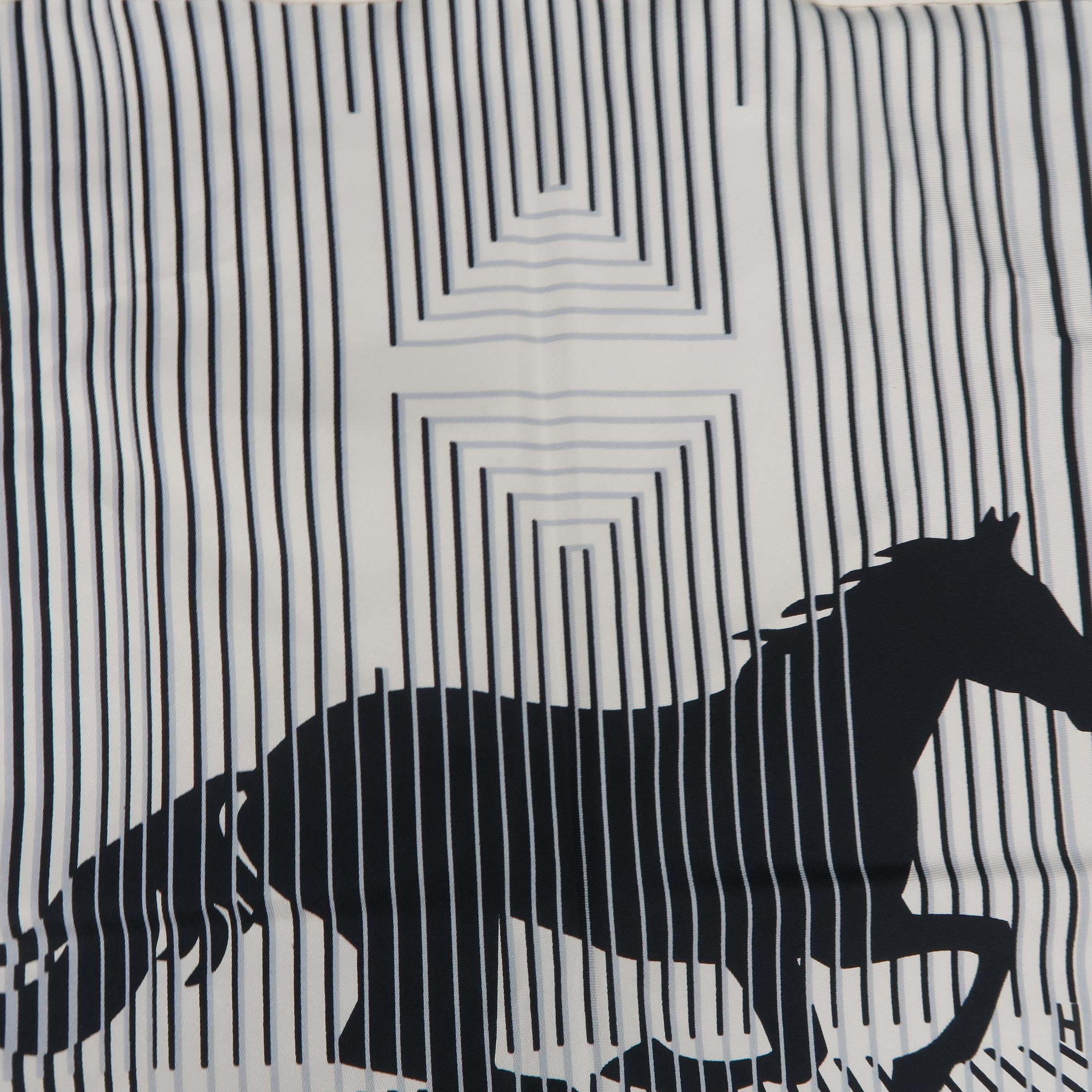 HERMES Scarf - H au Galop Horse - White & Black Print Silk Triangle In Excellent Condition In San Francisco, CA