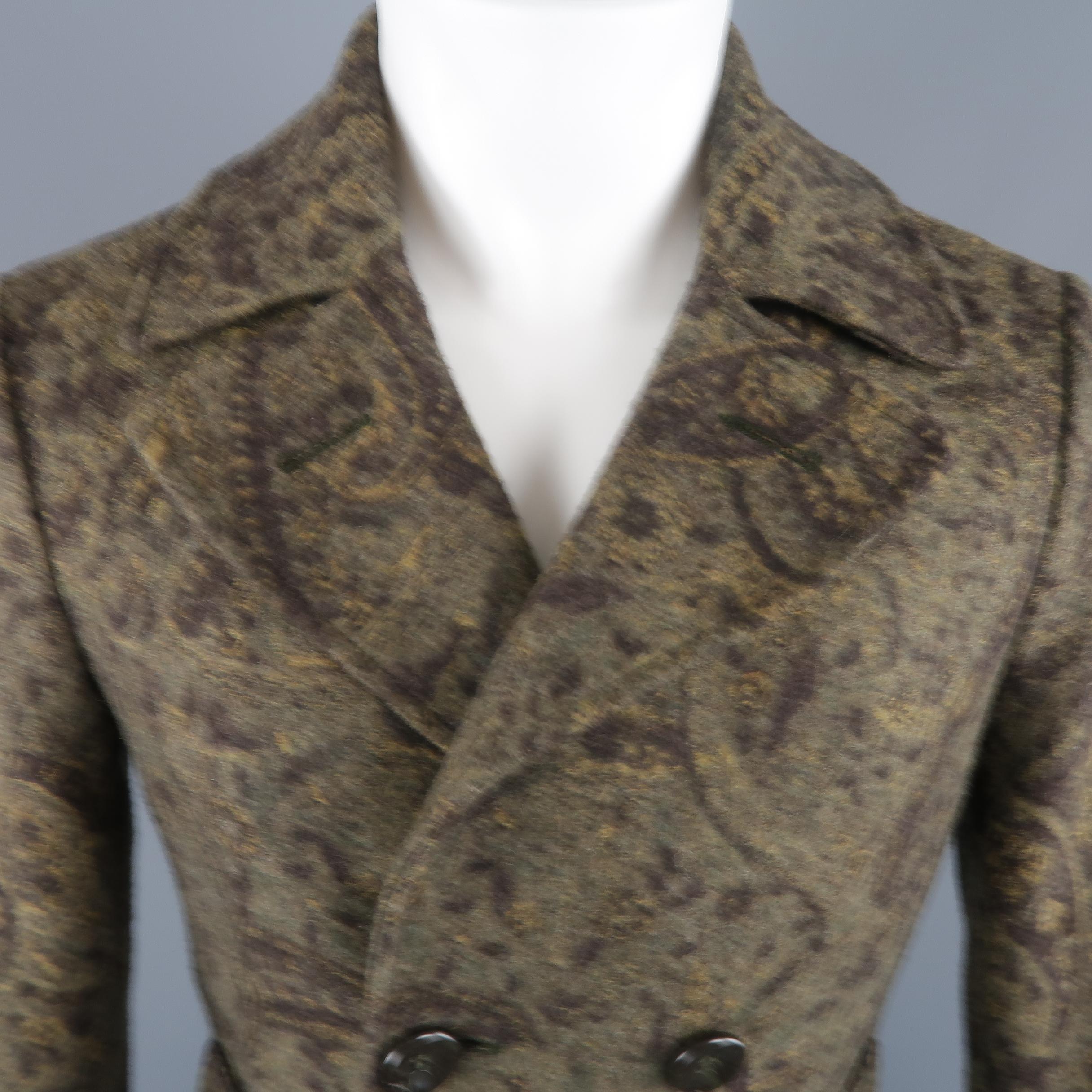 BRIAN DALES pea coat comes in olive wool blend fabric with an all over paisley print, double breasted front, and pointed lapels. Made in Italy.
 
Excellent Pre-Owned Condition.
Marked: IT 46
 
Measurements:
 
Shoulder: 17 in.
Chest: 40 in.
Sleeve: