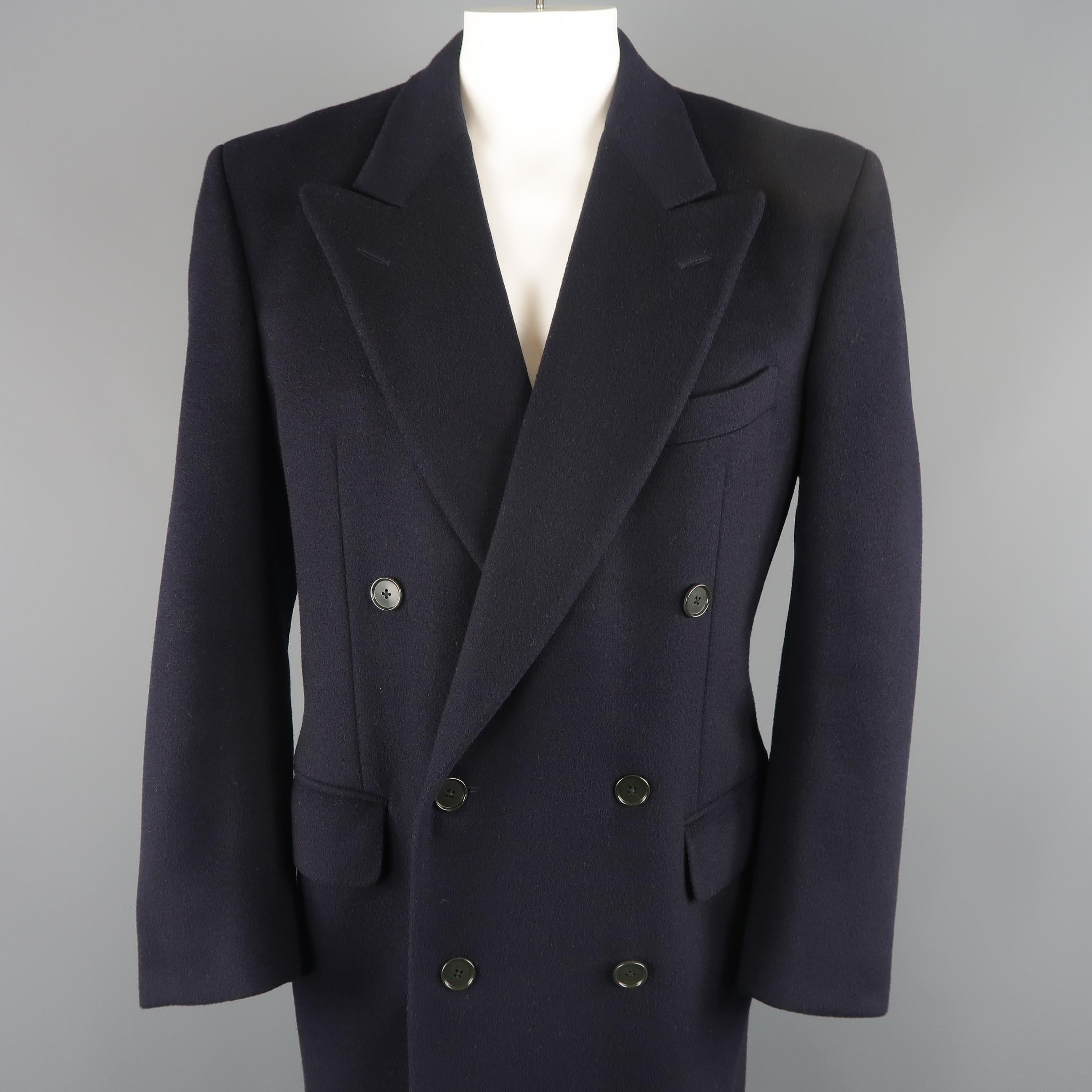 ERMENEGILDO ZEGNA coat comes in a soft wool cashmere blend material with a peak lapel, double breasted closure, flap pockets, and extended hemline. Made in Switzerland.
 
Excellent Pre-Owned Condition.
Marked: IT 52
 
Measurements:
 
Shoulder: 20