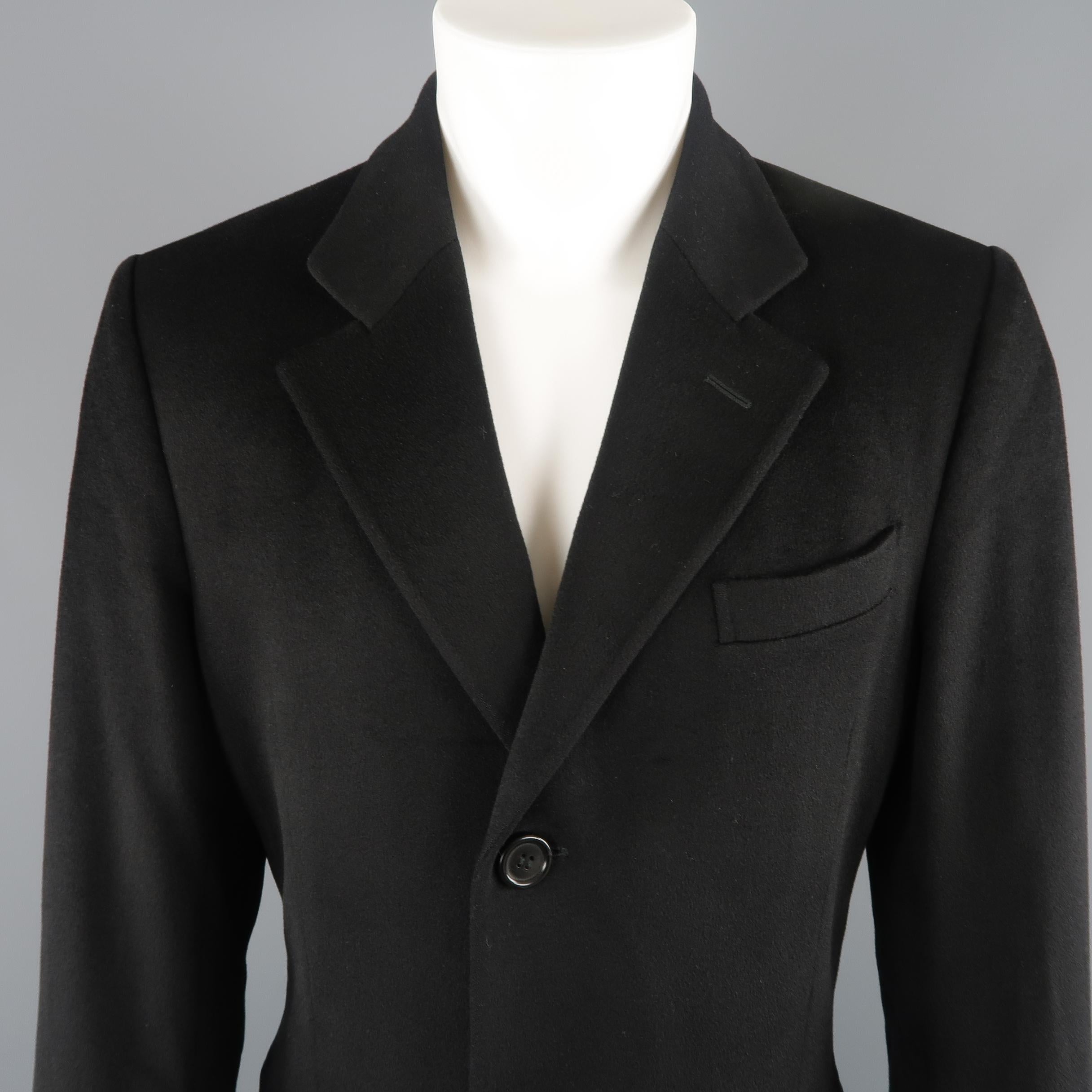 Archive YVES SAINT LAURENT by TOM FORD coat comes in a soft wool material with a notch lapel, single breasted, three button front, flap pockets, and button tab cuff. Made in Italy.
 
Good Pre-Owned Condition.
Marked: IT 50
 
Measurements:
