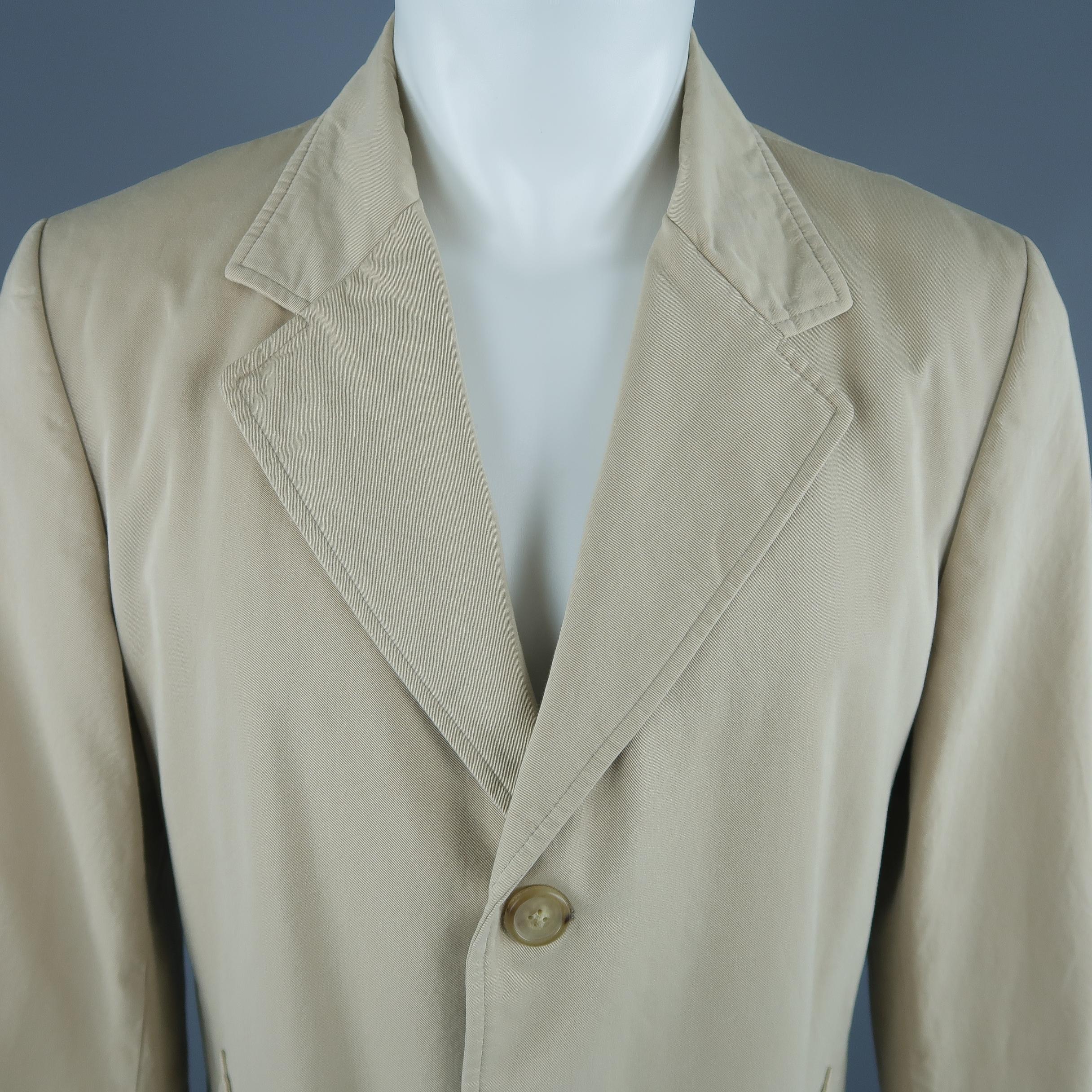 MAISON MARTIN MARGIELA coat comes in classic khaki cotton twill with a notch lapel, three button closure, and slanted pockets. Made in Italy.
 
Good Pre-Owned Condition.
Marked: IT 50
 
Measurements:
 
Shoulder: 17 in.
Chest: 44 in.
Sleeve: 27