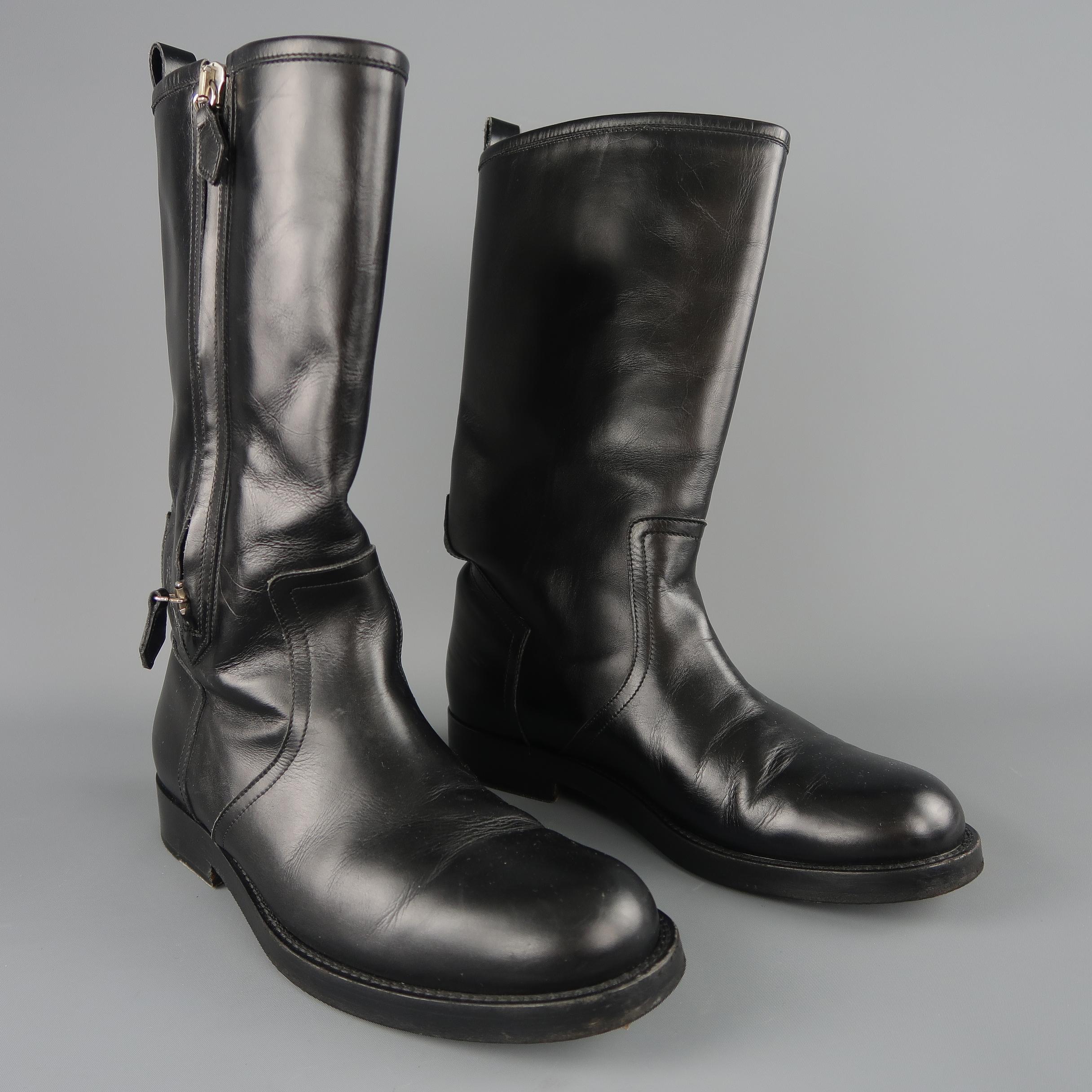 Ralph Lauren biker style boots come in smooth black leather with a rounded to, chunky heeled sole, and tall shaft with double zip side. Made in Italy.
 
Good Pre-Owned Condition.
Marked: UK 8.5
 
Measurements:
 
Length: 12.5 in.