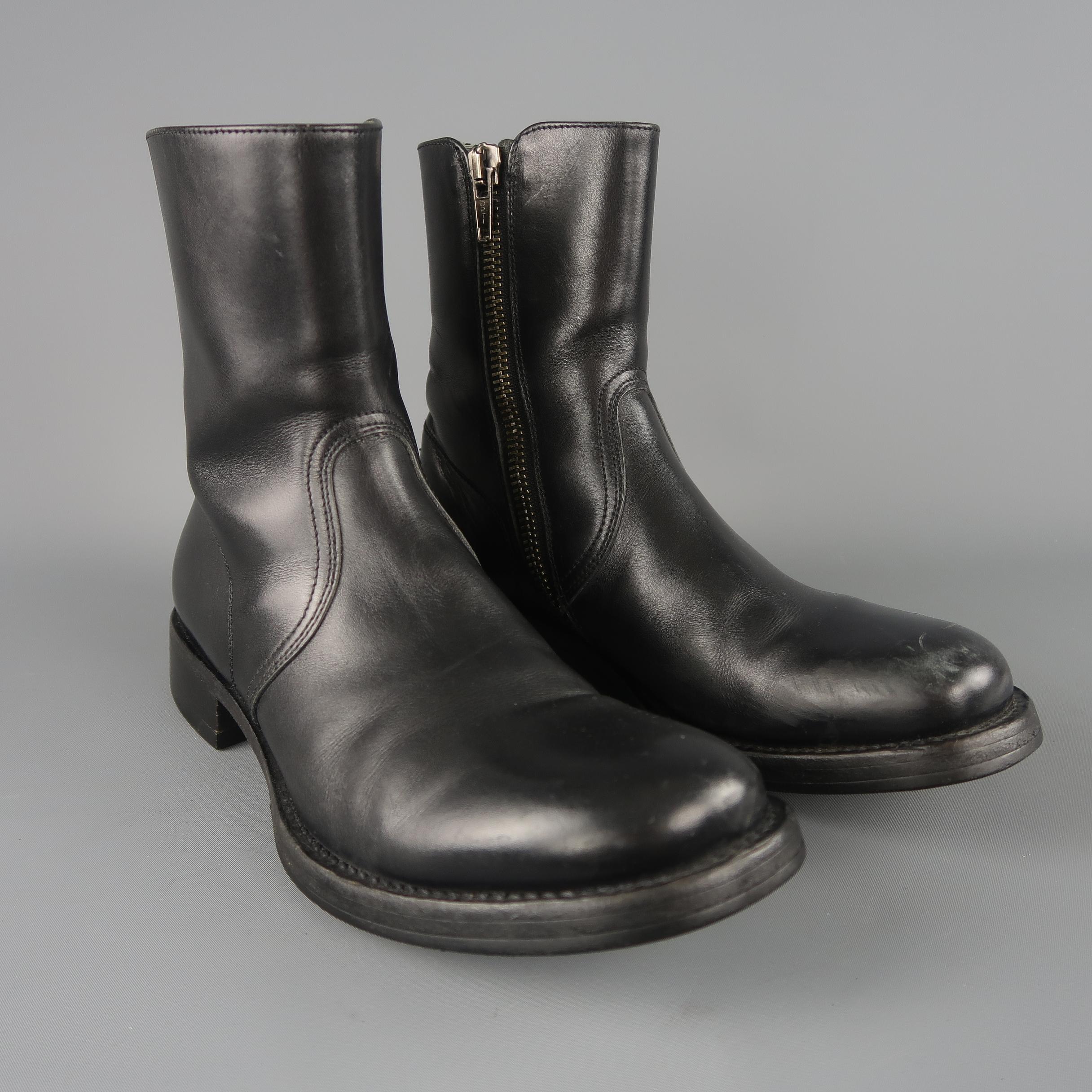 Archive Miu Miu men's ankle boots come in smooth black leather with a tapered round toe, stacked heeled sole, and inner zip closure.  Made in Italy.
 
Good Pre-Owned Condition.
Marked: UK 7
 
Measurements:
 
Length: 7.5 in.