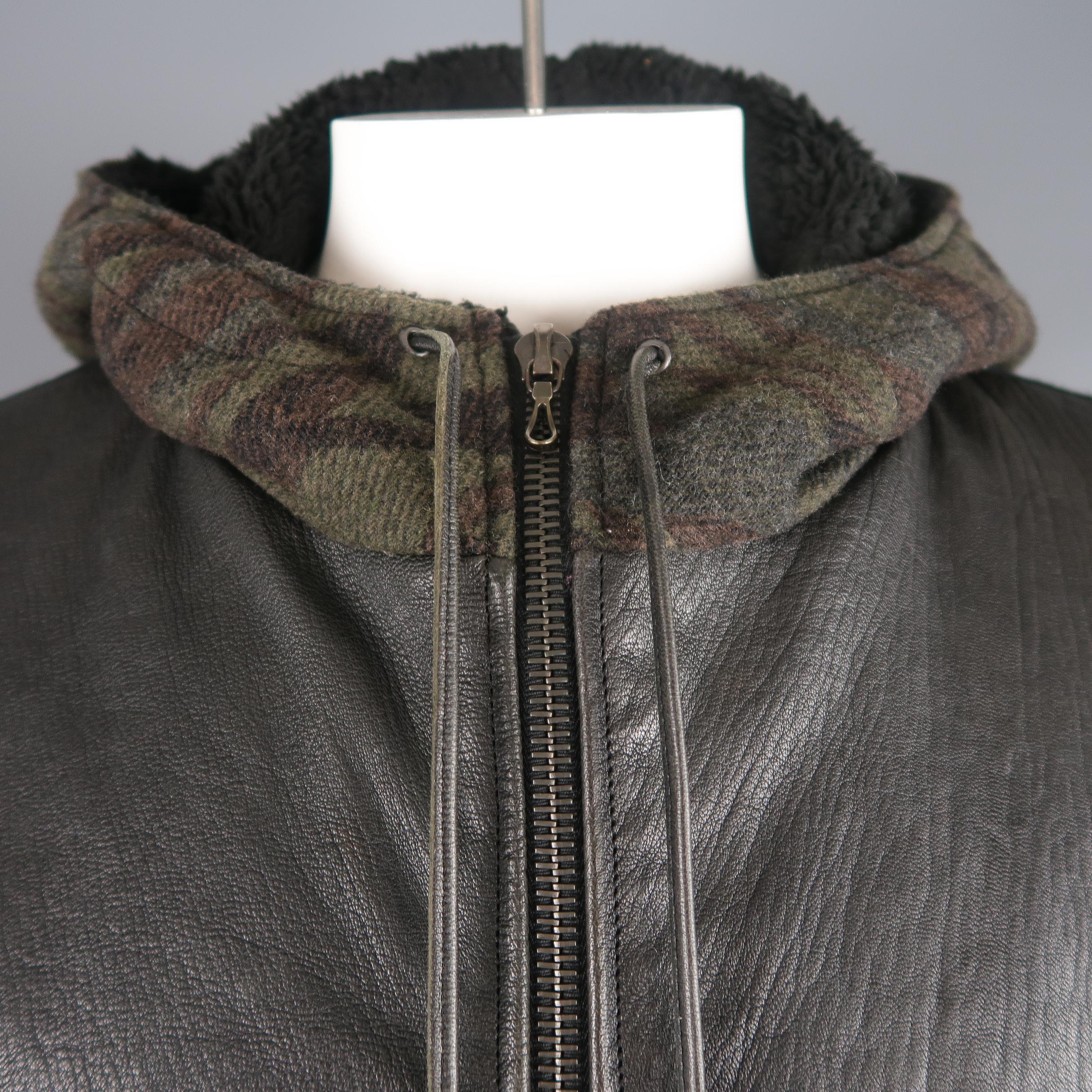 Shellac jacket comes in black jersey knit with a black leather frontal panel, camouflage knit pocket panel, and faux shearling lined hood. Made in Japan.
 
Good Pre-Owned Condition.
Marked: IT 50
 
Measurements:
 
Shoulder: 17 in.
Chest: 44