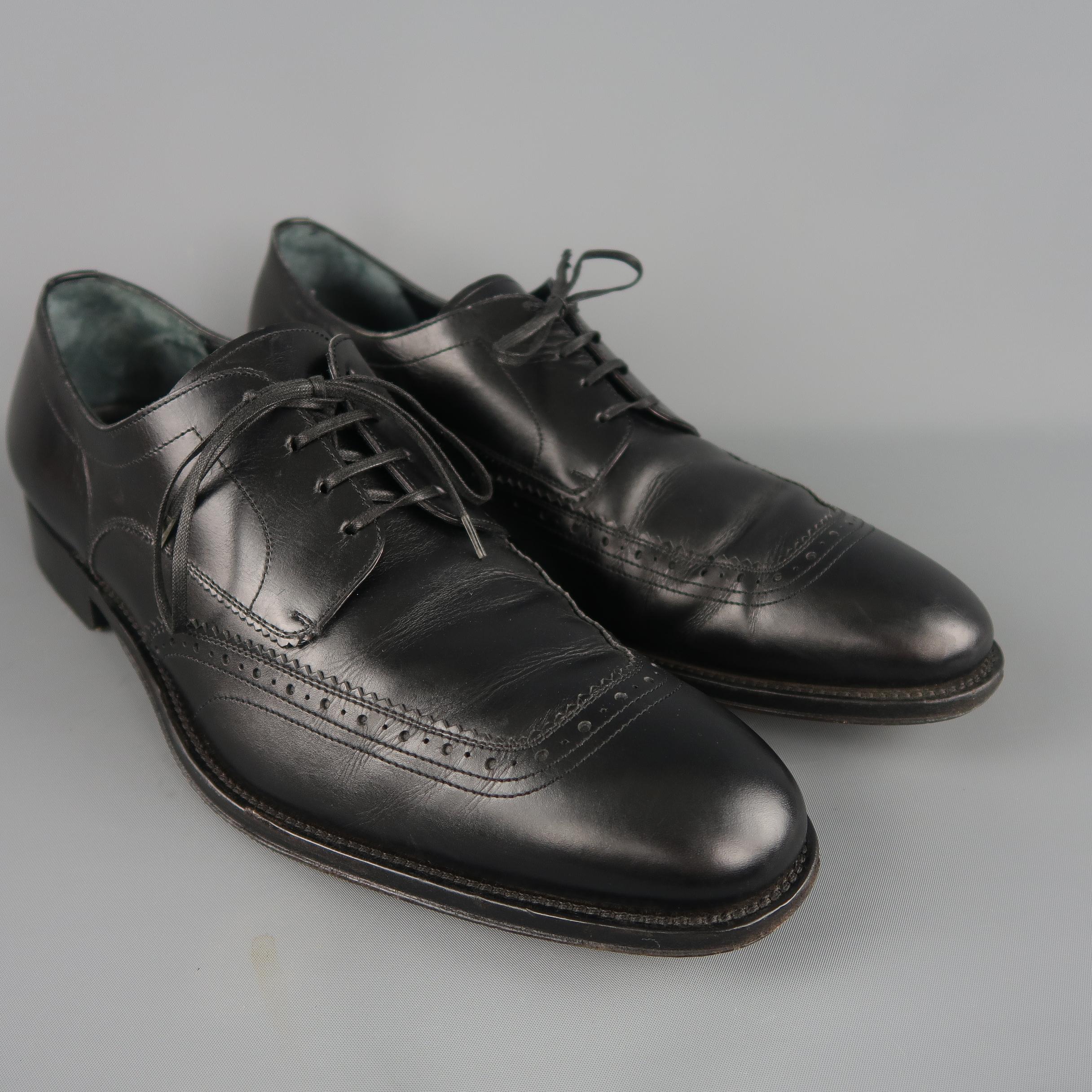Salvatore Ferragamo dress shoes come in smooth leather with a tapered toe and perforated brogue piping details. Made in Italy.
 
Good Pre-Owned Condition
Marked Size: 11 D