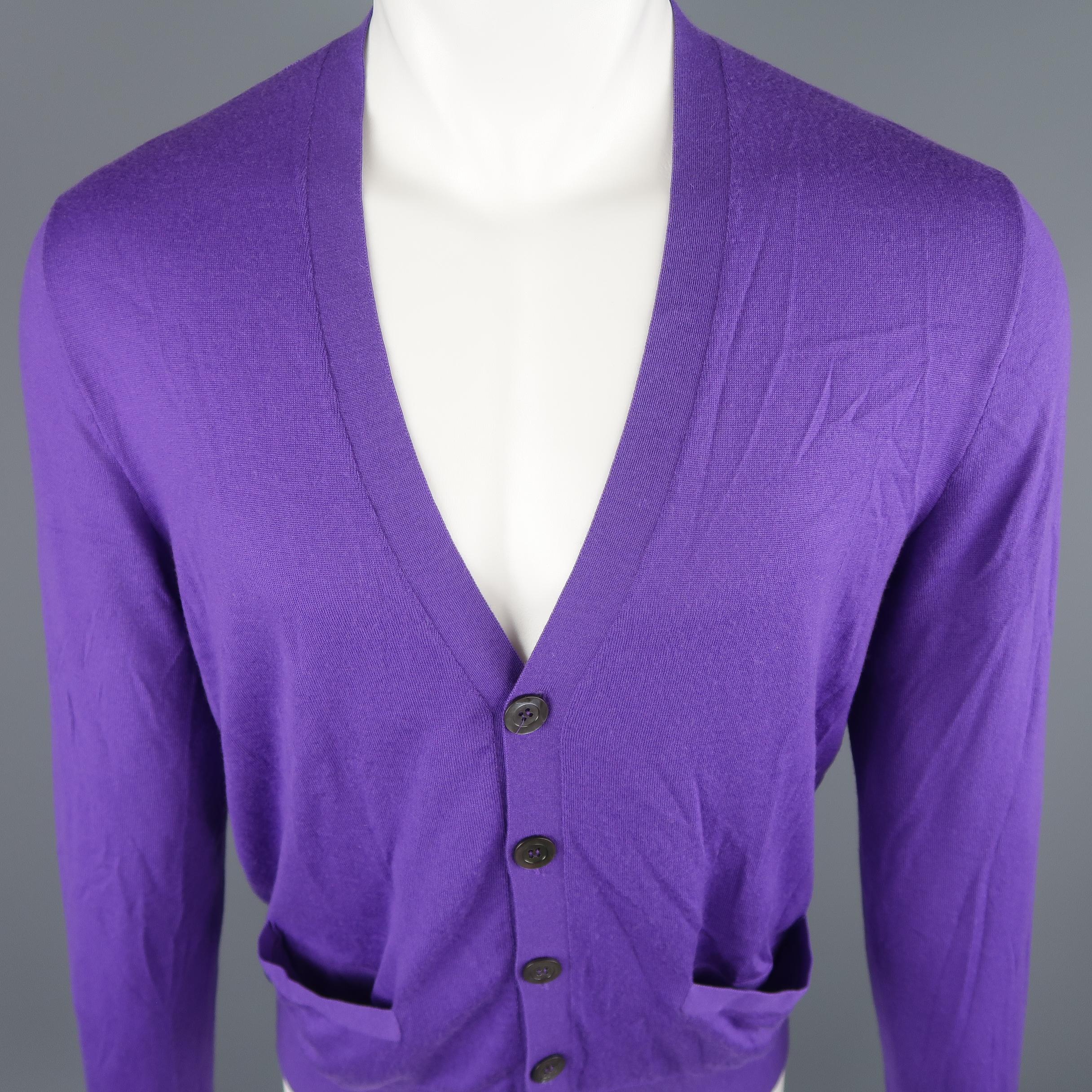 Ralph Lauren Purple Label  cardigan comes in 100% Cashmere in a solid purple tone knit, with a V-neck button down, frontal pockets  and ribbed cuff and waistband. Made in Italy.
 
Good Pre-Owned Condition.
Marked: M
 
Measurements:
 
Shoulder: 17