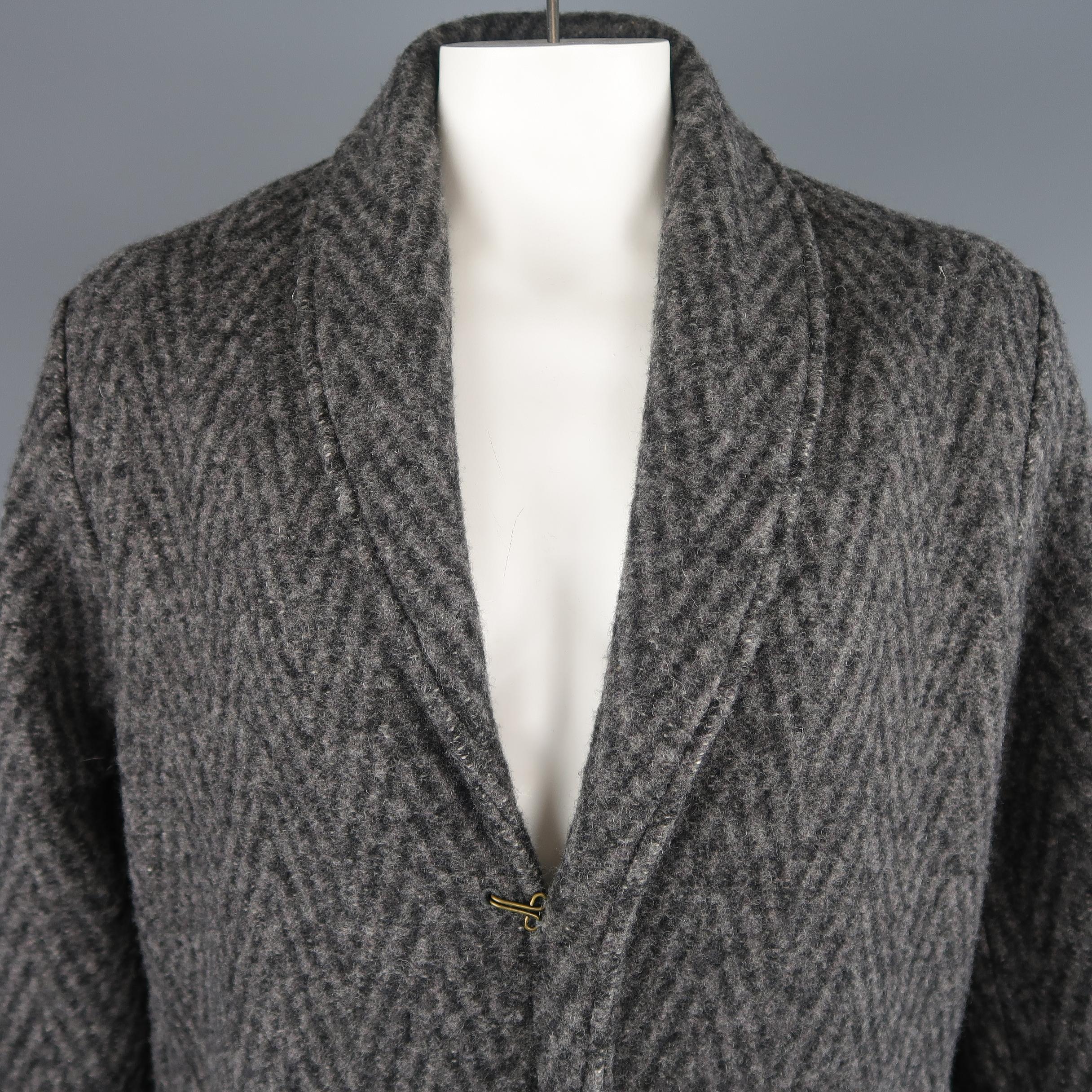 Levi's Made & Crafted coat comes in gray chevron print wool knit with a shawl collar, slit pockets, and hook eye closures. Missing hook. As-is. Made in Romania.
 
Good Pre-Owned Condition.
Marked: M
 
Measurements:
 
Shoulder: 20 in.
Chest: 52