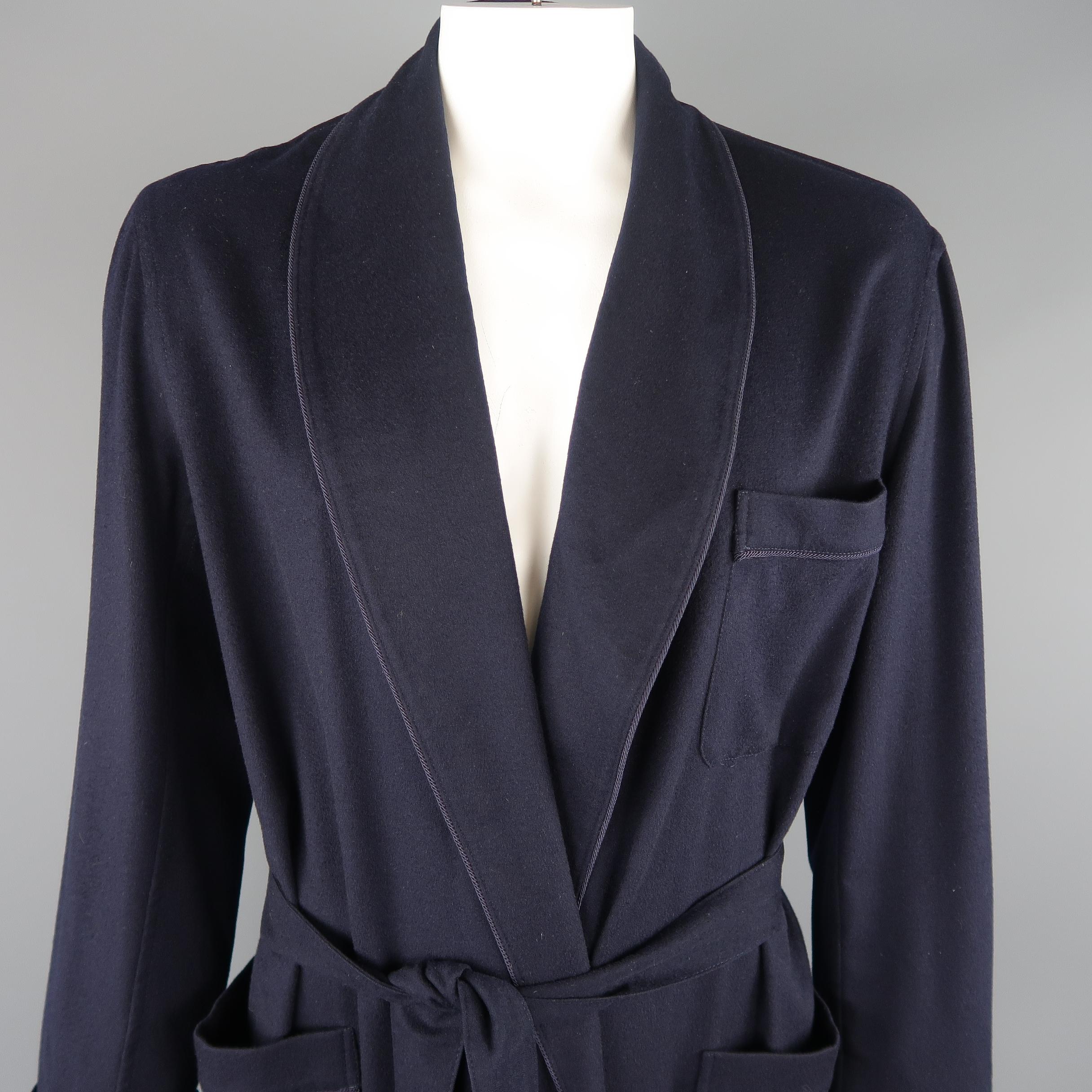 Loro Piana robe comes in navy blue cashmere felt with a shawl collar, belted waist, patch pockets, and rope piping. Made in Italy.
 
Excellent Pre-Owned Condition.
Marked: XL
 
Measurements:
 
Shoulder: 21 in.
Chest: 50 in.
Sleeve: 26 in.
Length: 50