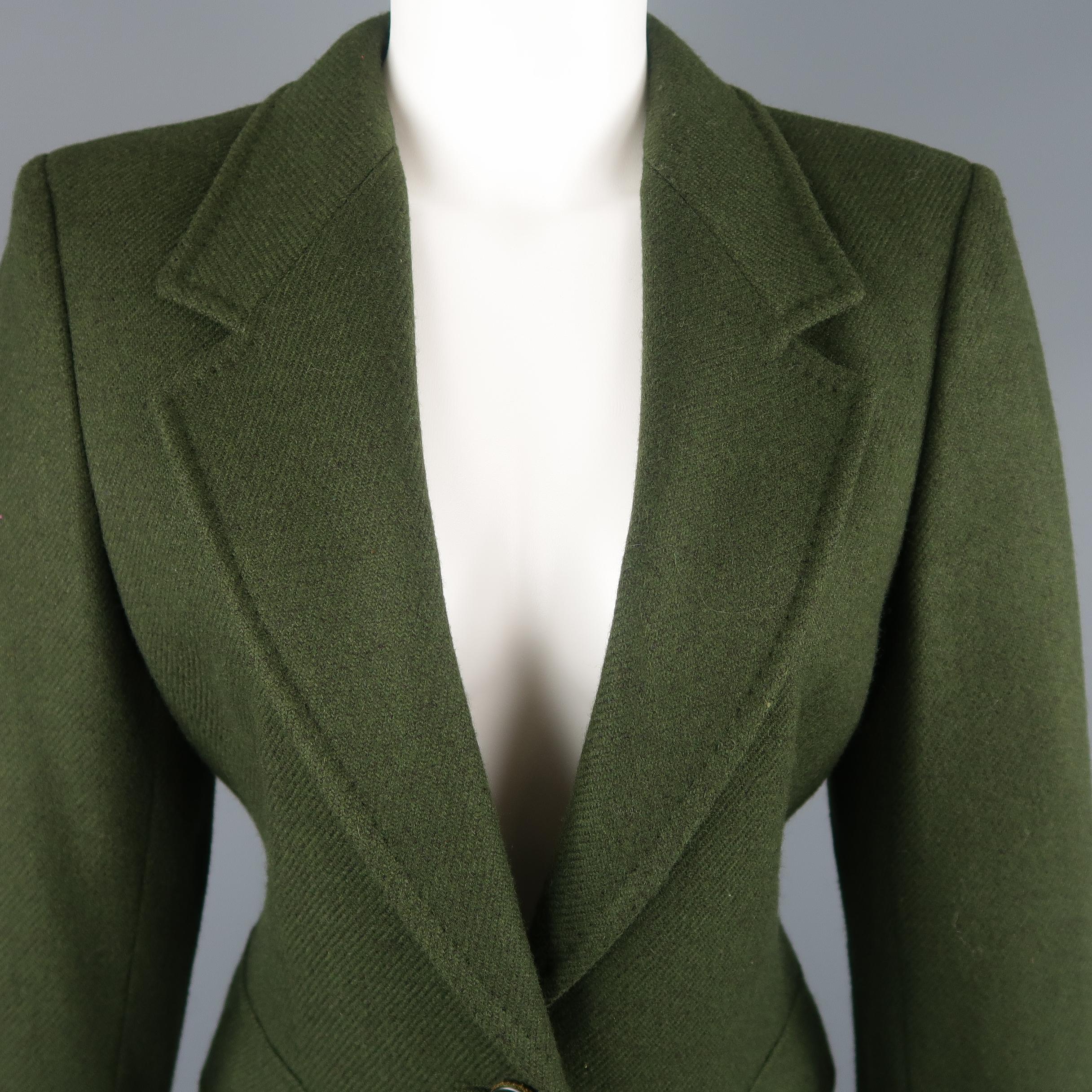 Max Mara blazer comes in green wool tweed with a notch lapel, single gold tone button closure, and patch flap pockets. Made in Italy.
 
Good Pre-Owned Condition.
Marked: US 6
 
Measurements:
 
Shoulder: 16 in.
Chest: 35 in.
Sleeve: 22 in.
Length: