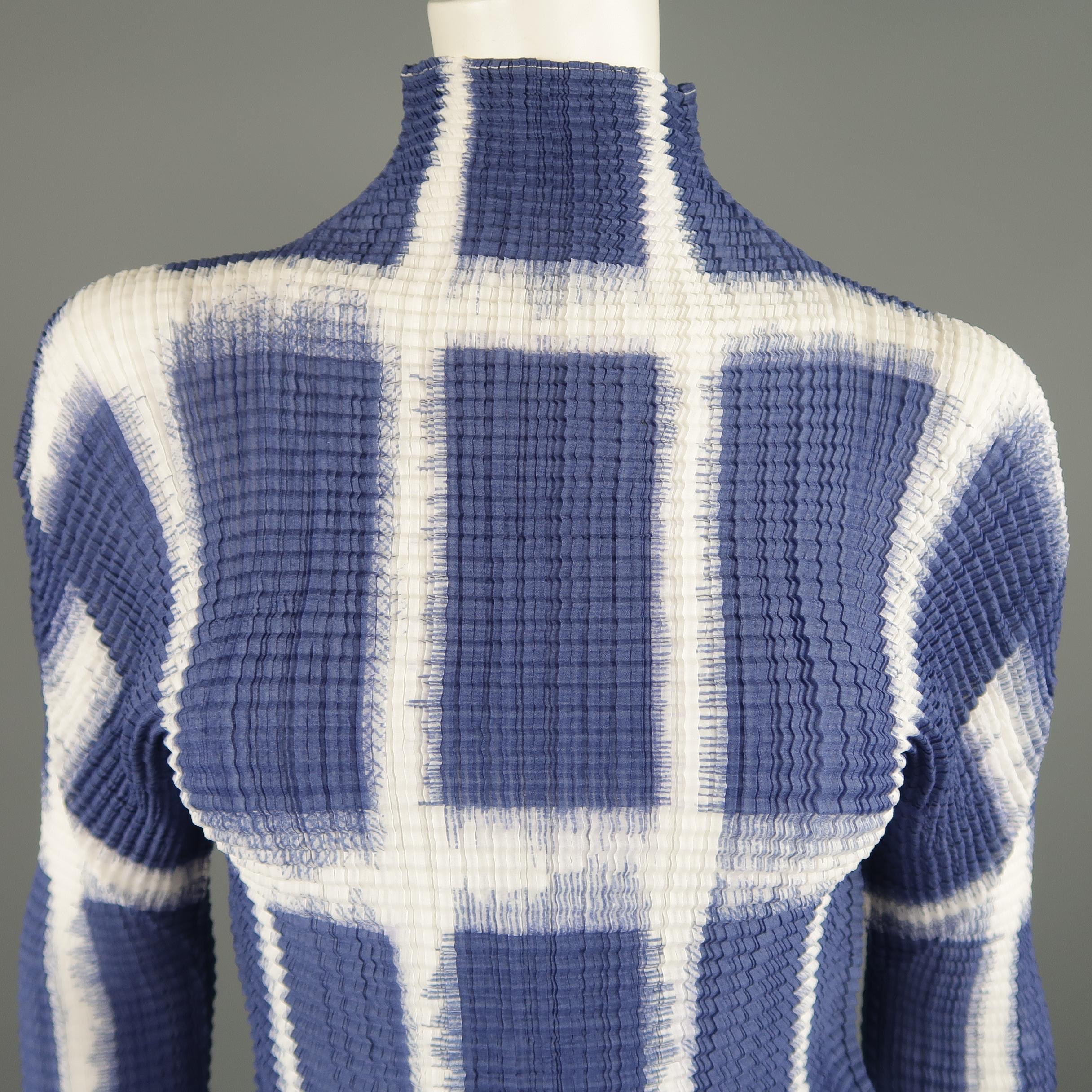 Issey Miyake pullover comes in cross pleated textured silk with an all over abstract windowpane print and mock neck. Made in Japan.
 
Excellent Pre-Owned Condition.
Marked: M
 
Measurements:
 
Shoulder: 20 in.
Bust: 30 in.
Sleeve: 21 in.
Length: 26