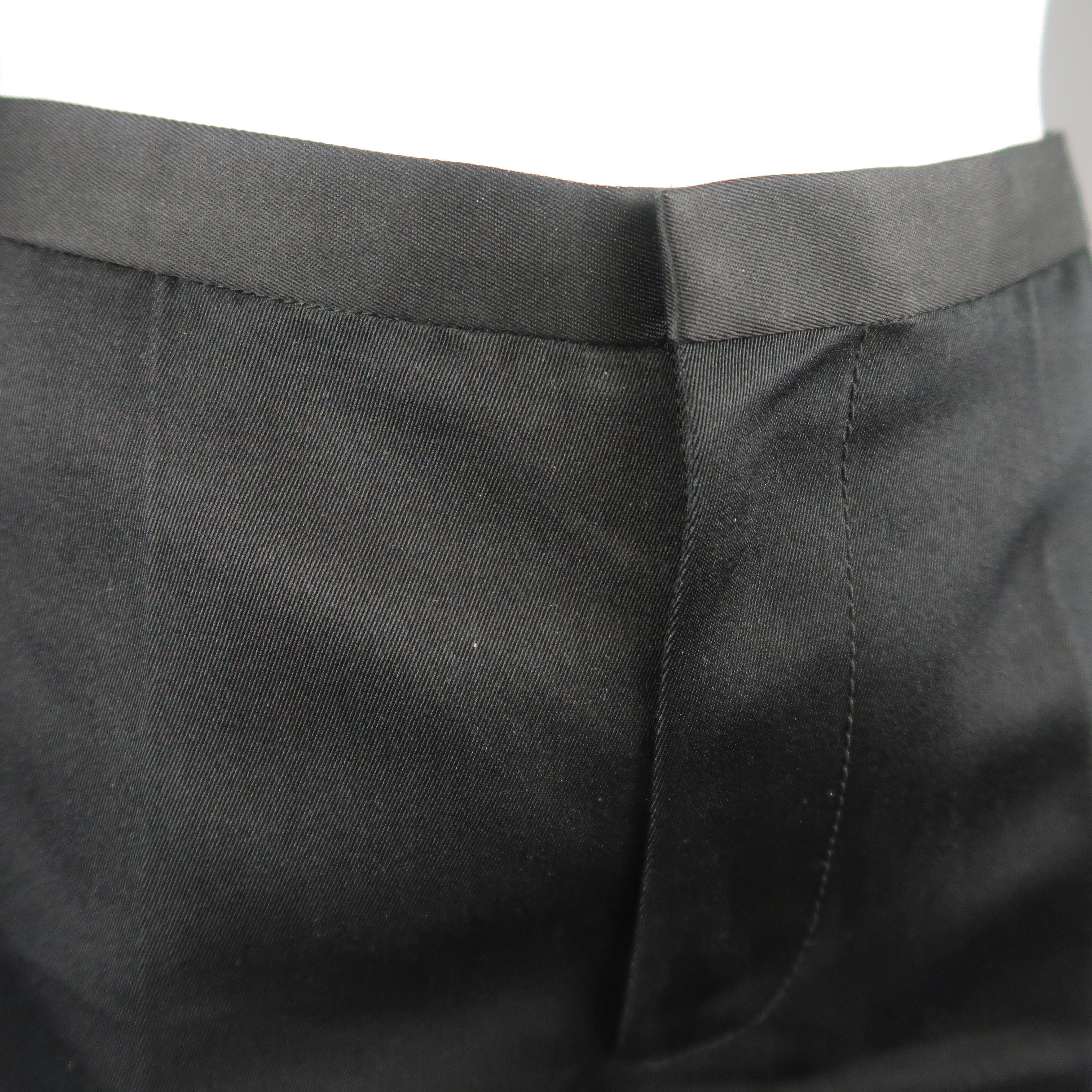 MARC JACOBS dress pants come in structured silk twill with a flat front and tapered leg. Made in USA.
 
Good Pre-Owned Condition.
Marked: (no size)
 
Measurements:
 
Waist: 28 in.
Rise: 9 in.
Inseam: 25 in.