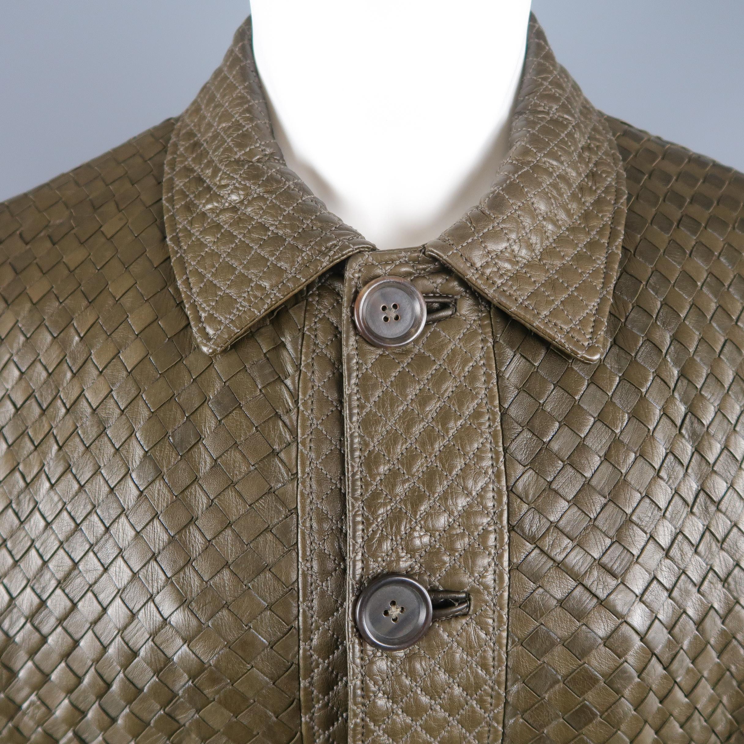Bottega Veneta bomber jacket comes in soft olive green signature Intrecciato woven leather and features a quilted collar, button up front, slanted zip pockets, and gathered leather waistband and cuffs. Made in Italy.
 
Excellent Pre-Owned Condition.