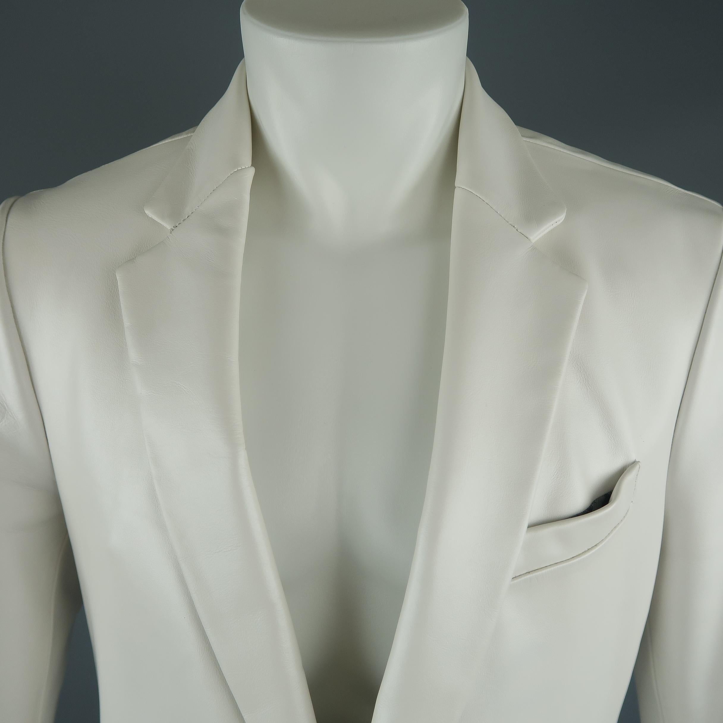 AL'S ATTIRE sport coat comes in white leather with a notch lapel, single breasted two button closure, slit pockets, and silver paisley liner. Custom Made in San Francisco.
 
Excellent Pre-Owned Condition.
Marked: (no size)
 
Measurements:

