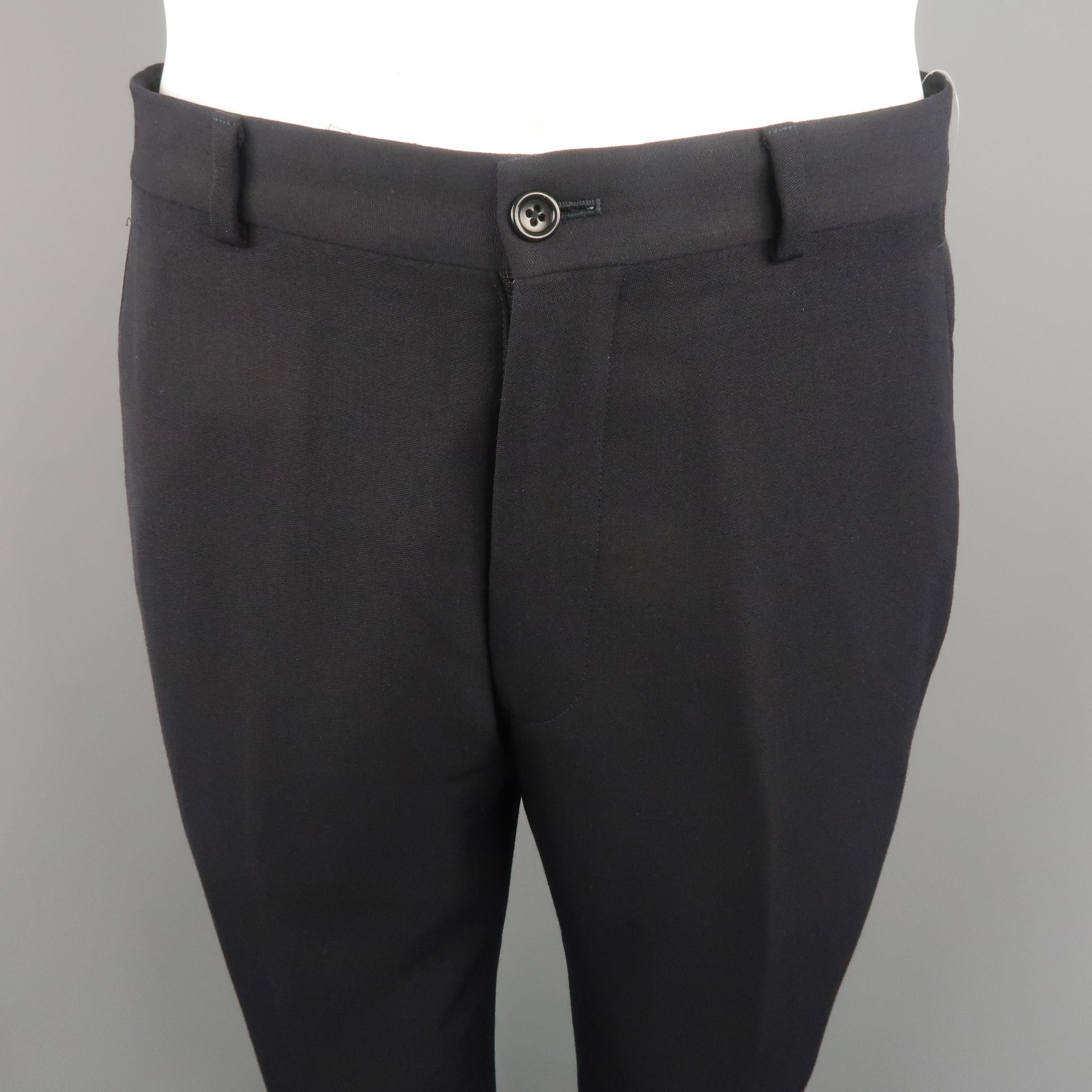 ARMANI COLLEZIONI dress pants come in black solid tone, wool material with slant side pockets and zip fly. Made in Italy.
 
Excellent Pre-Owned Condition.
Marked: 32 / R   US
 
Measurements:
 
Waist: 32 in.
Rise: 11.5 in.
Inseam: 27 in.