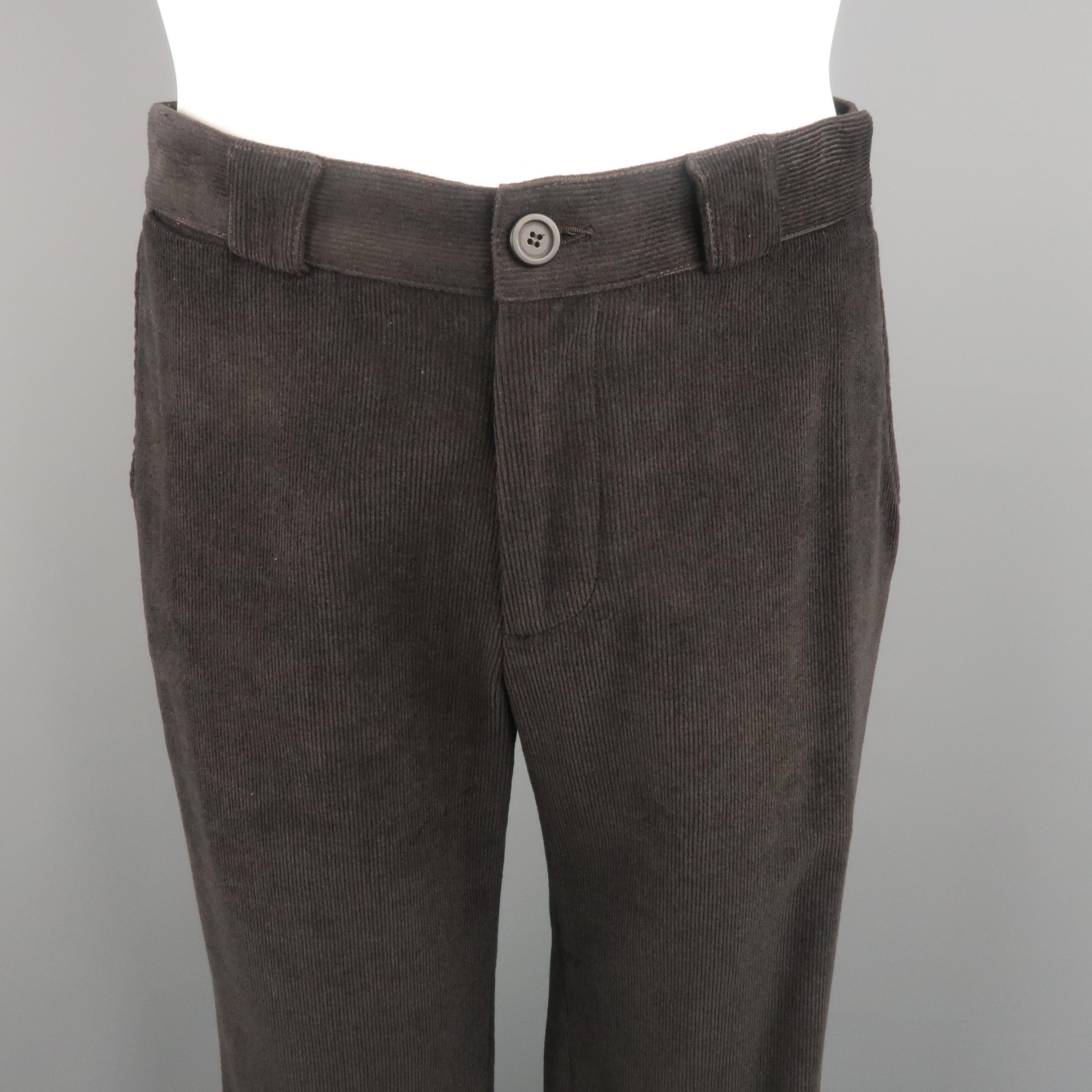 GIORGIO ARMANI dress pants come in dark brown tone corduroy with slant side pockets and detailed closure of back pockets. Made in Italy.
 
New with tags.
Marked: 50  IT
 
Measurements:
 
Waist: 34 in.
Rise: 10 in.
Inseam: 34 in