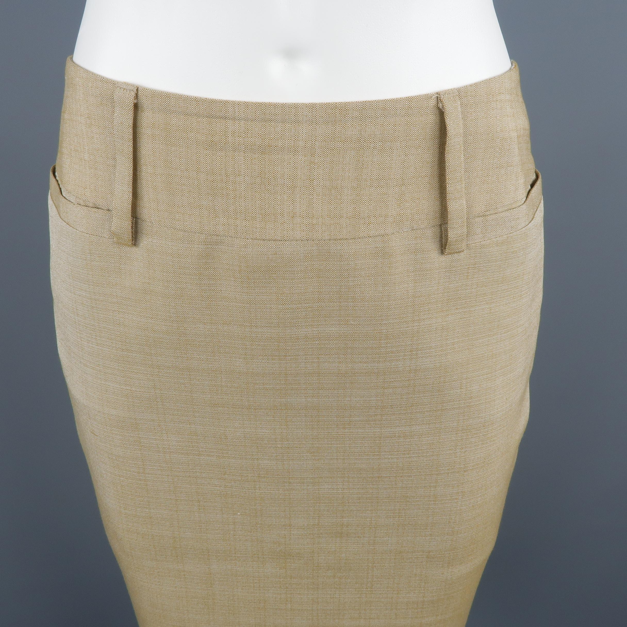 DOLCE & GABBANA classic pencil skirt, come in beige tone and silk material, featuring frontal pockets, belt loops, vent on the back and animal print lining. Small signal of use, with a peeling close to the hem on the left side. Made in Italy.
