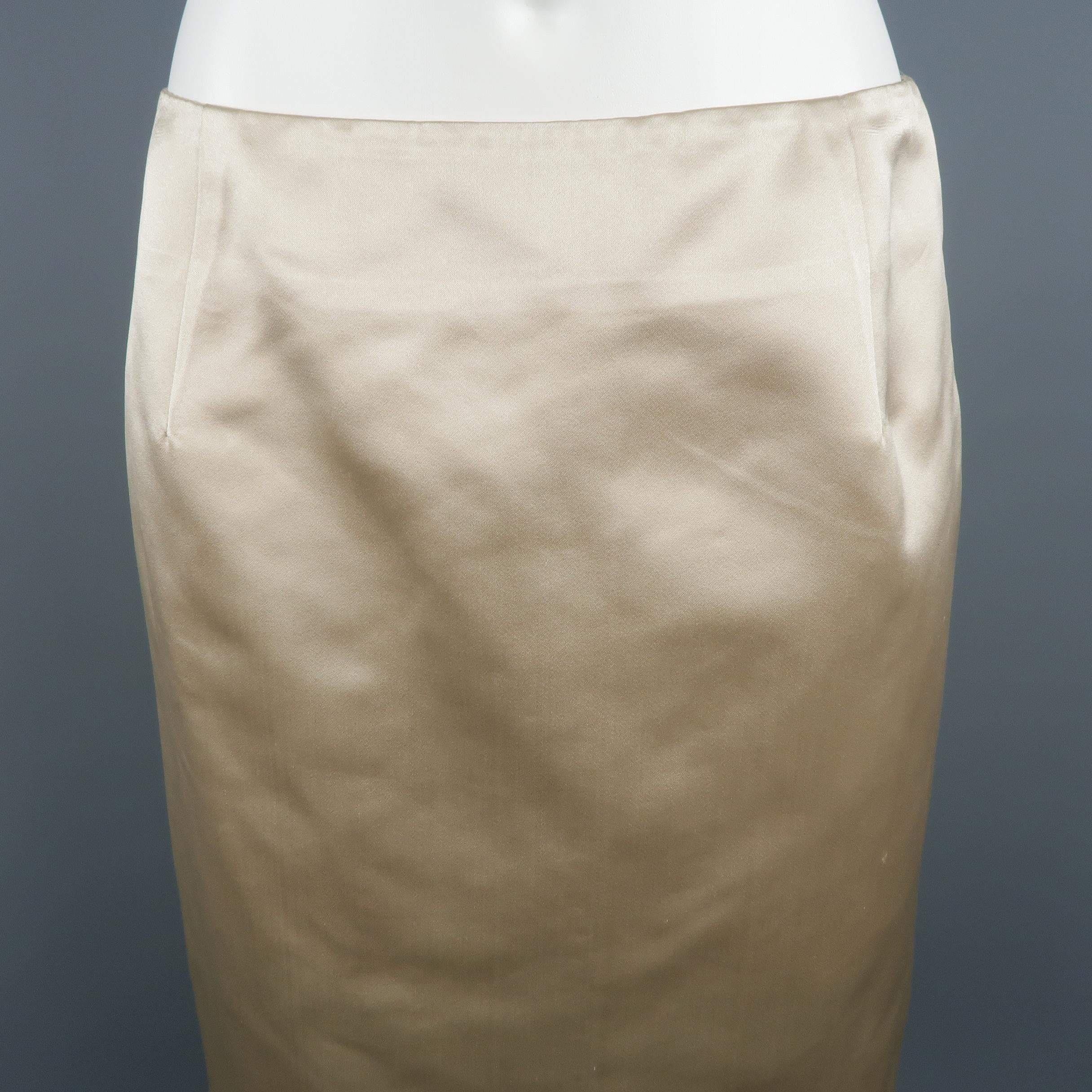 AKRIS classic A-line skirt, comes in a gold tone and silk material, knee-length, and zipper closure. Small signals of use.
 
Good Pre-Owned Condition.
Marked: 6 US
 
Measurements:
 
Waist: 28 in.
Hip: 38 in.
Length: 21.5 in