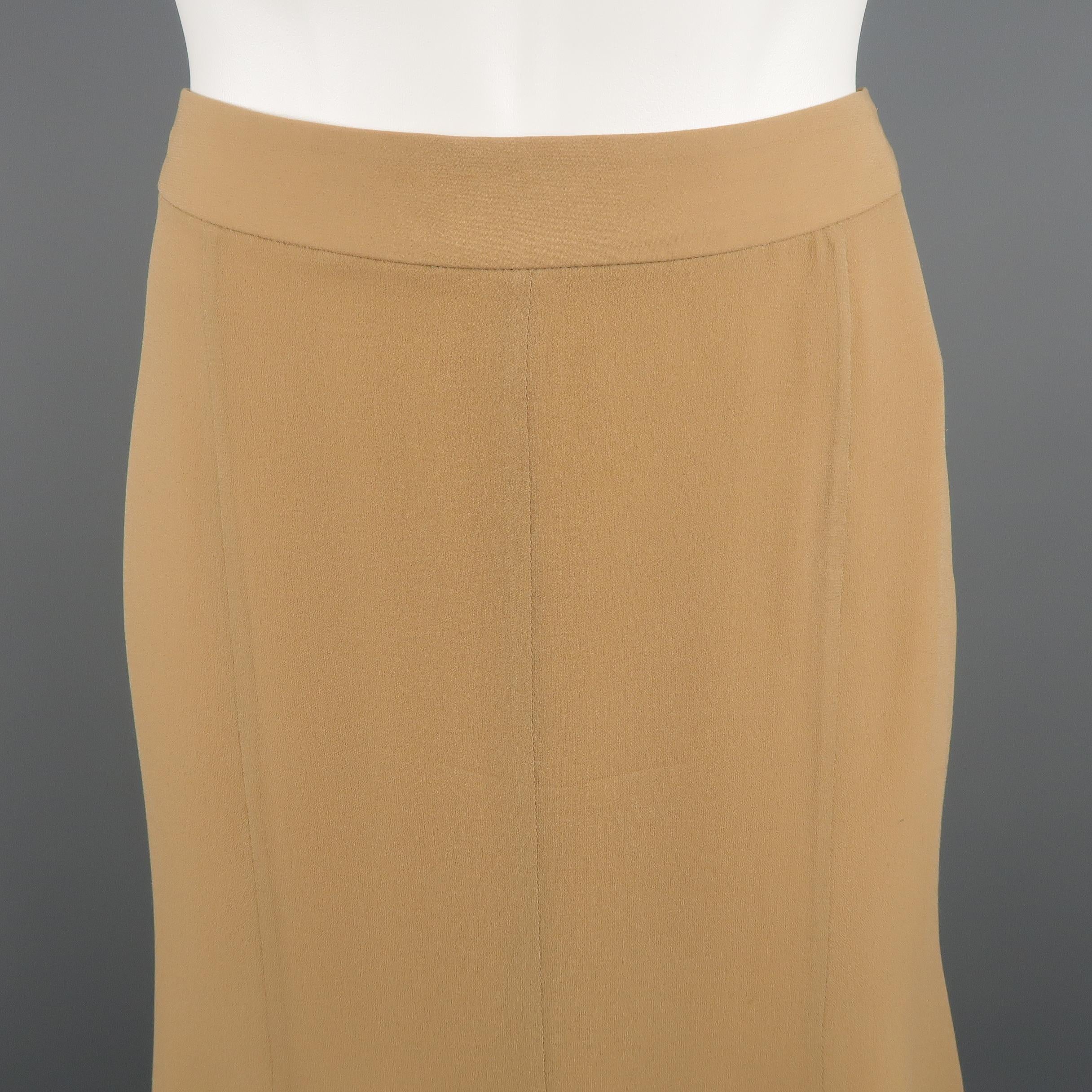 GIORGIO ARMANI classic tulip skirt, comes in a beige tone, silk crepe material and zipper closure. Made in Italy.
 
Excellent Pre-Owned Condition.
Marked: no size
 
Measurements:
 
Waist: 29 in.
Hip: 36 in.
Length: 24 in.