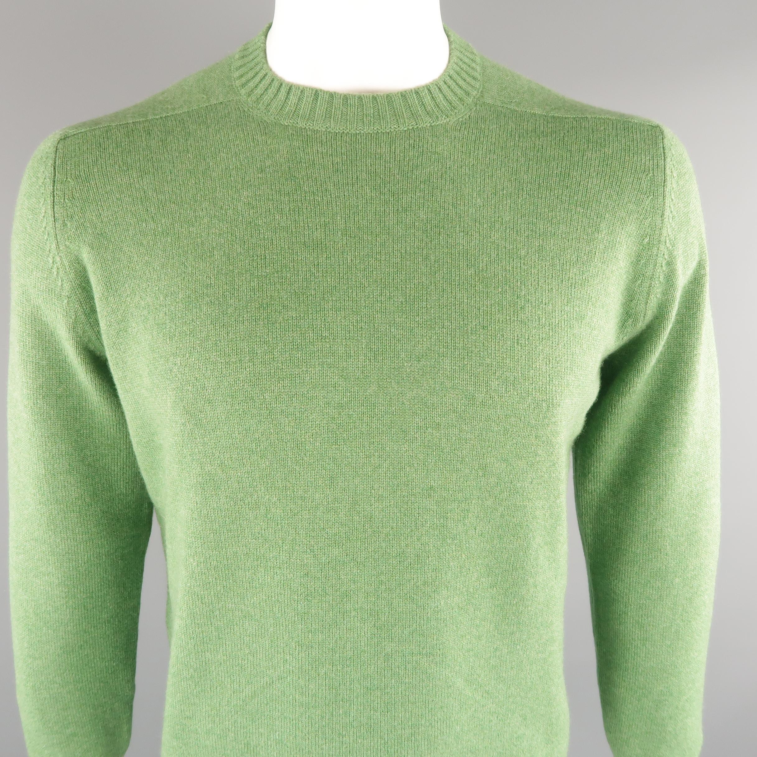 BRUNELLO CUCINELLI sweater comes in 100% cashmere in a green tone, knited, with a crewneck, ribbed cuff and waistband and suede elbow patches. Made in Italy.
 
Excellent Condition.
Marked: 52 IT
 
Measurements:
 
Shoulder: 17.5 in.
Chest: 46
