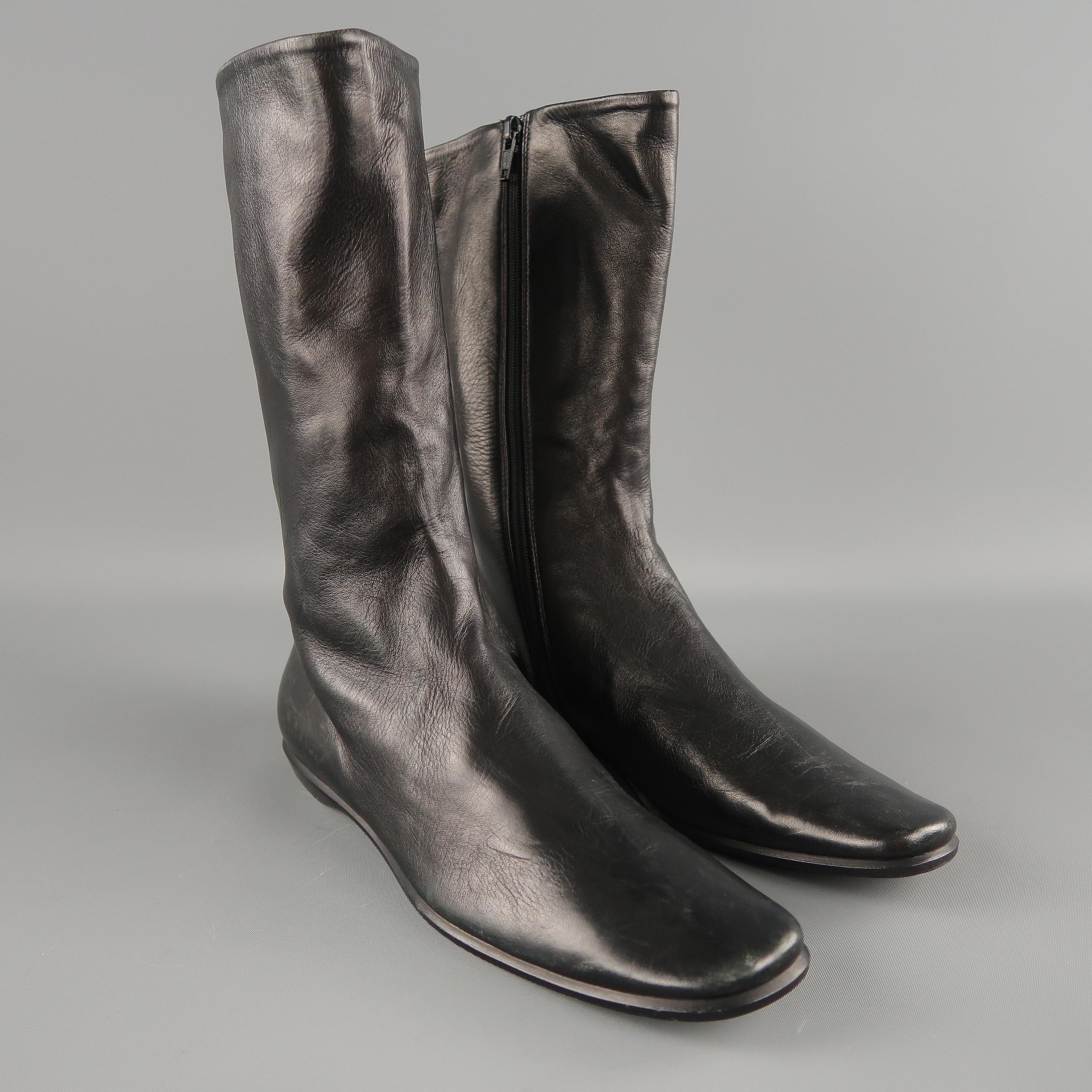 JIL SANDER boots come in smooth leather with a flat sole, calf high shaft, and squared point toe. No signs of wear. Made in Italy.
 
New without Tags. Retails: $895.00.
Marked: IT 36
 
Measurements:
 
Length: 10 in.
Width: 3 in.
Height: 10.5 in.