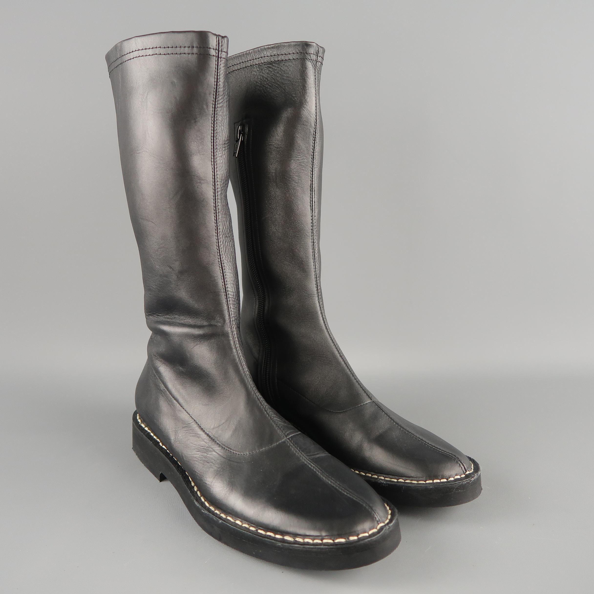 ANN DEMEULEMEESTER boots come in smooth leather with a thick contrast stitch sole and calf high shaft with inner zip. Made in Italy.
 
New without Tags.
Marked: IT 36.5
 
Measurements:
 
Length: 10.75 in.
Width: 4 in.
Height: 11.5 in.