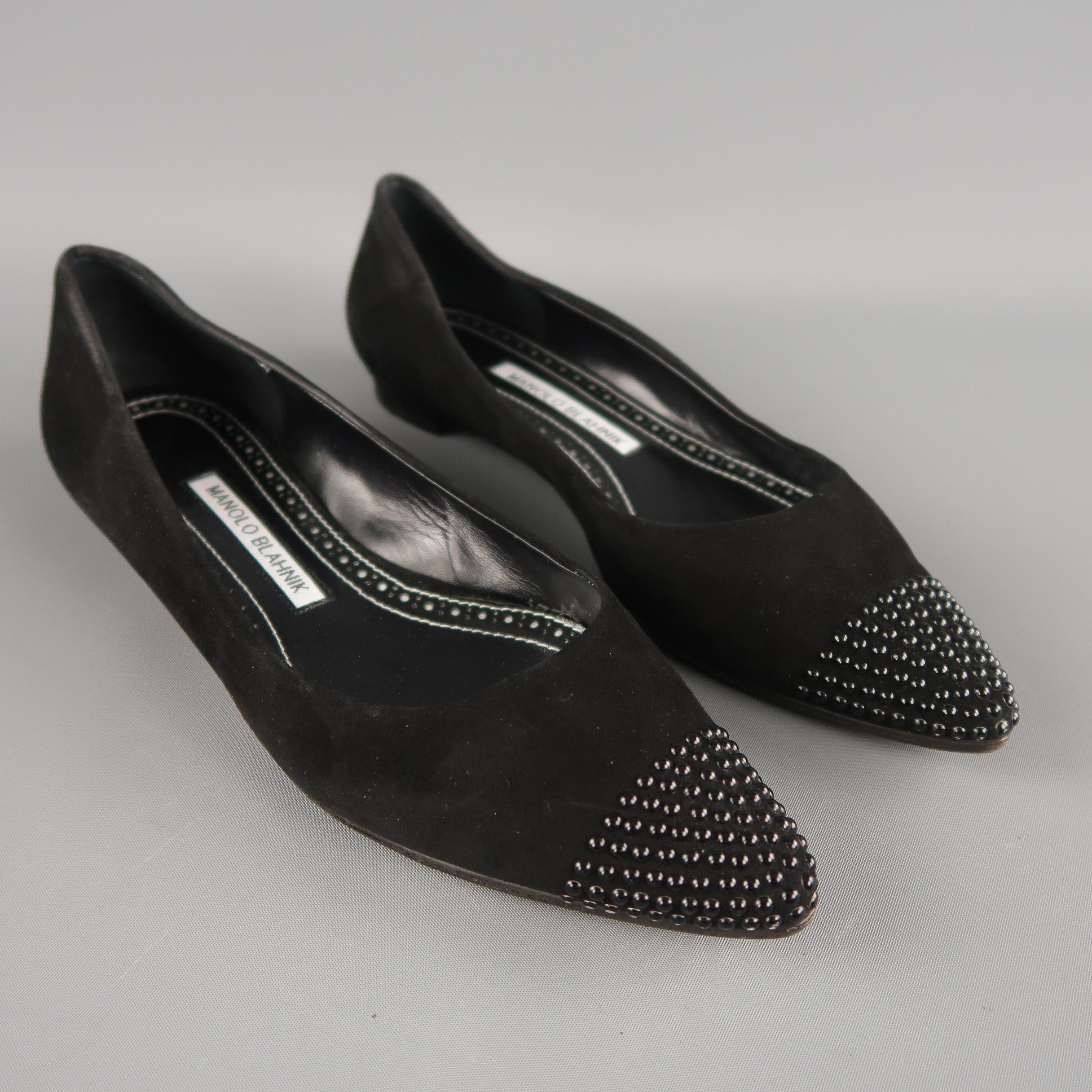 MANOLO BLAHNIK flats come in black suede with a pointed toe studded with a toe cap detail. Made in Italy.
 
Excellent Pre-Owned Condition. Retails: $645.00.
Marked: IT 36.5