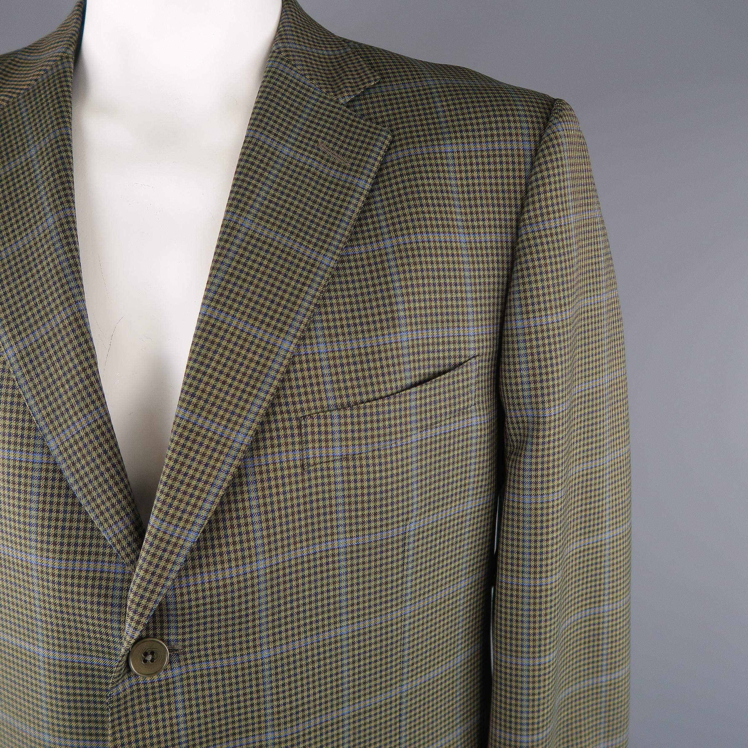 ERMENEGILDO ZEGNA long sport coat come in olive tone in houndstooth wool material, featuring notch lapel, 3 buttons on the closure, single breasted, flap pockets, and double vent on the hem. Made in Switzerland.
 
Excellent Pre-Owned
