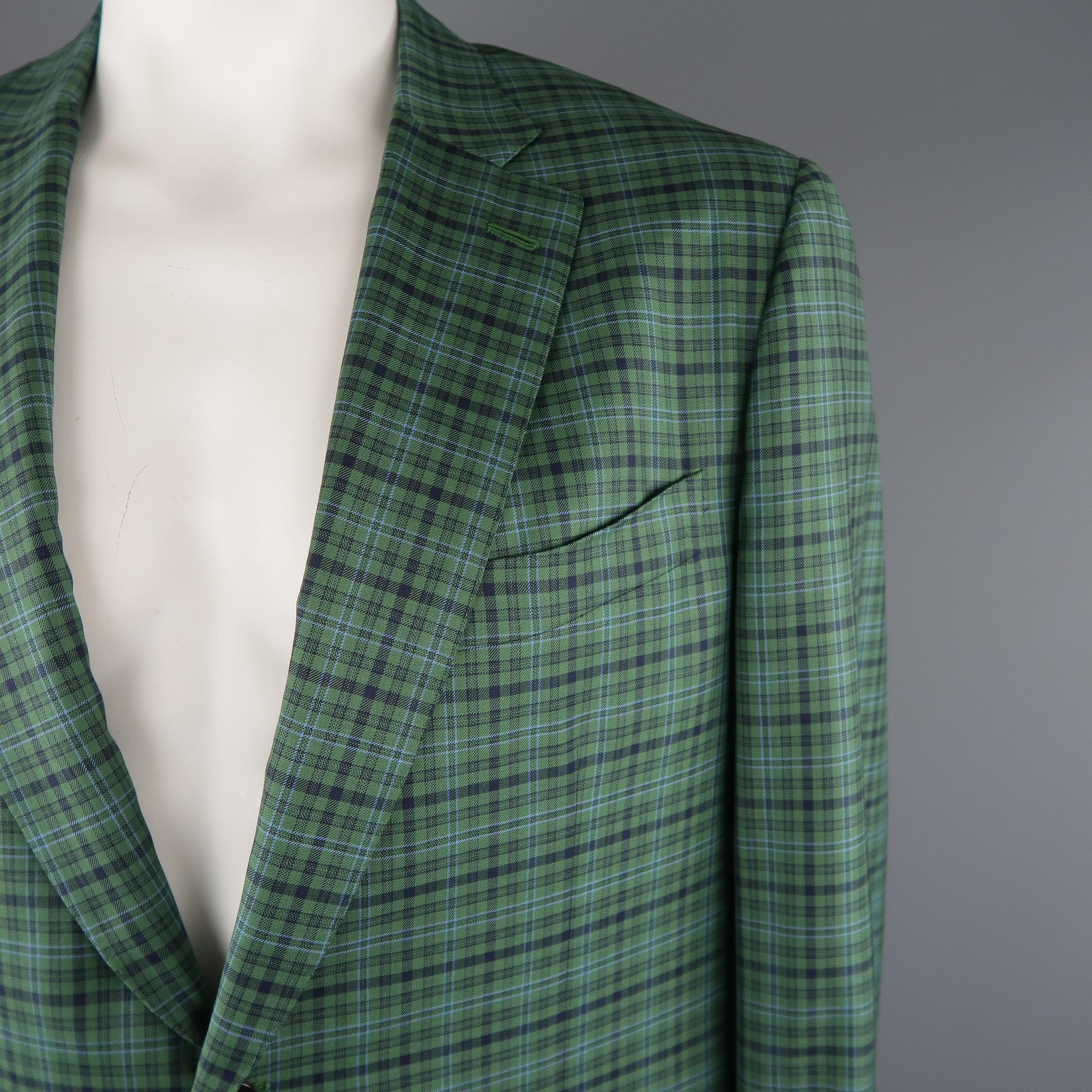 ISAIA long sport coat come in green tones in plaid wool material, featuring notch lapel, 2 buttons on the closure, single breasted, flap pockets, double vent on the hem and functional buttons on the cuff. Made in Italy.
 
Excellent Pre-Owned