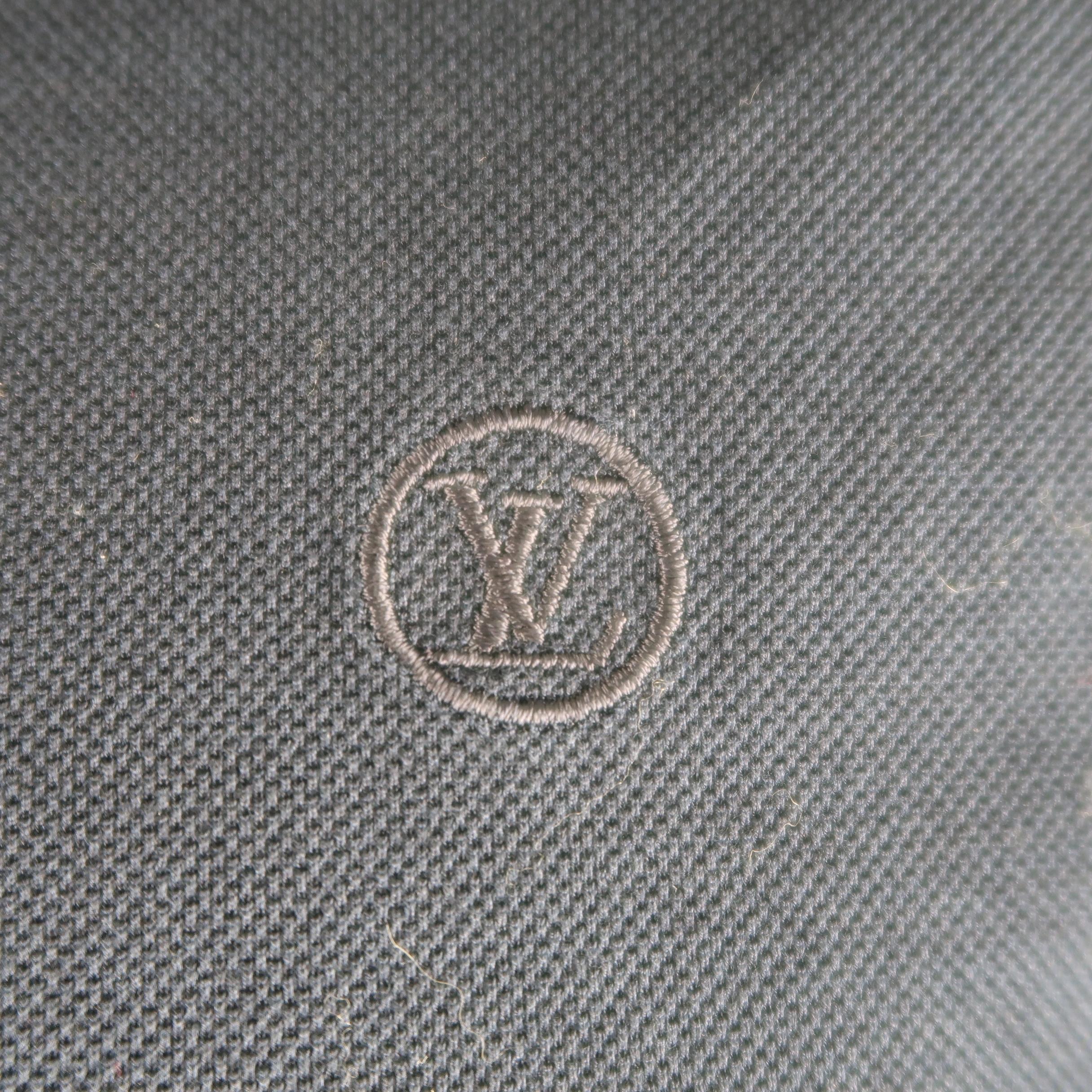 LOUIS VUITTON  POLO shirt come in navy tone in cotton pique, with the LV logo embroidered on the chest, and buttoned. 

Made in Italy. 
Excellent Pre-Owned Condition.
Marked: L IT
 
Measurements:
 
Shoulder: 17 in.
Chest: 41 in.
Sleeve: 9 